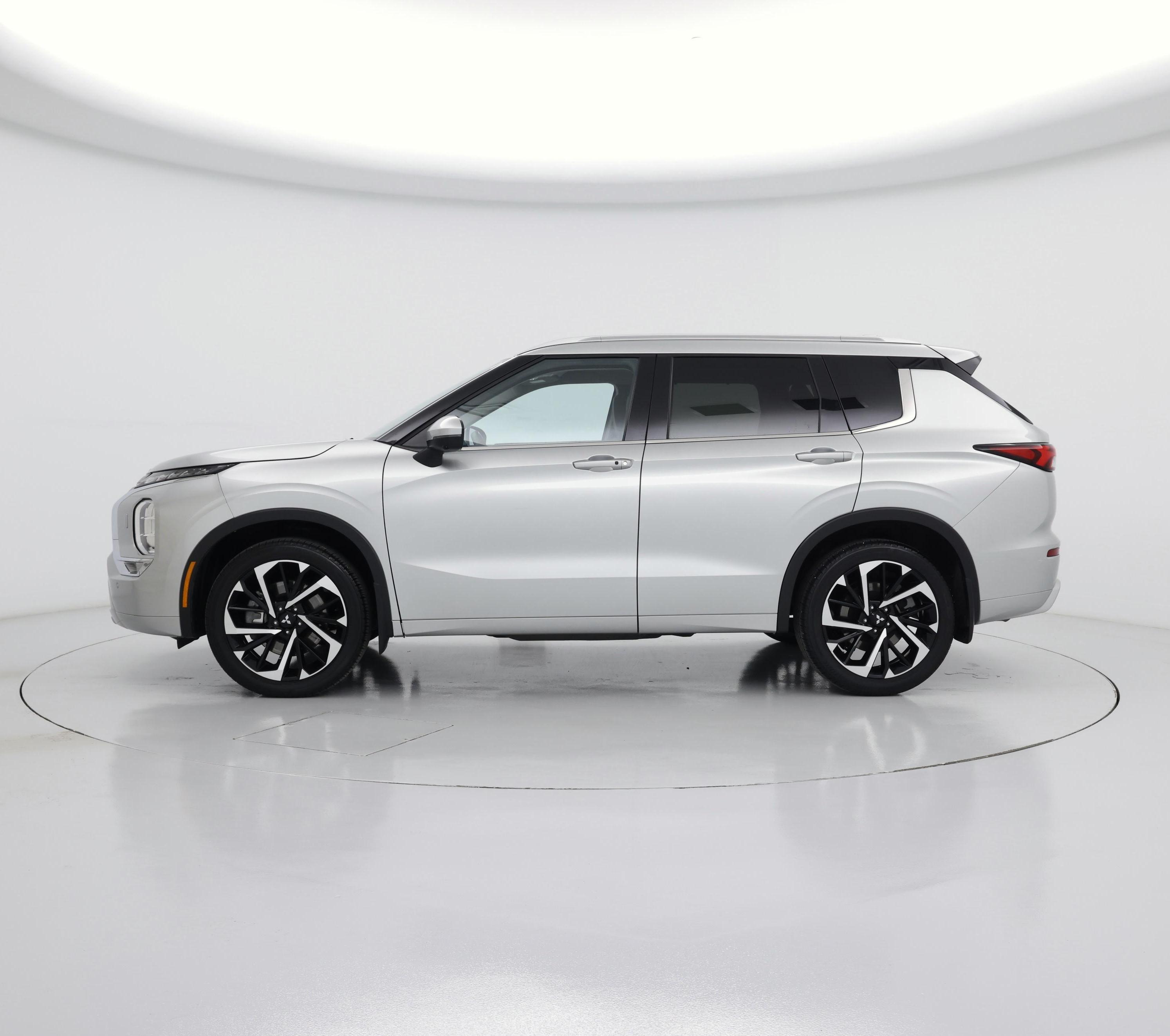 Thumbnail: 2024 Mitsubishi Outlander - 3