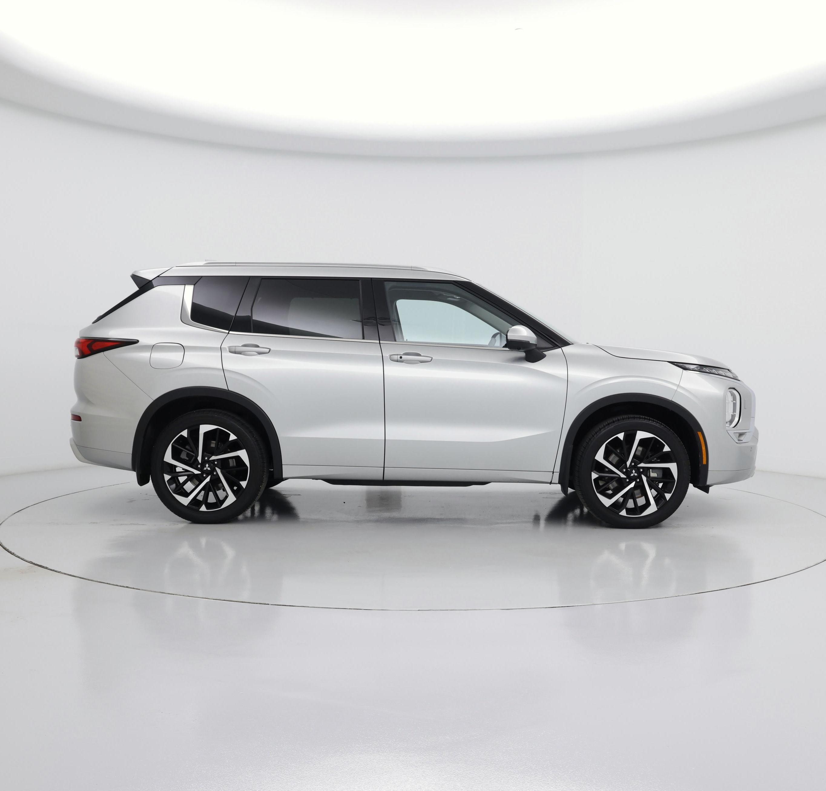 Thumbnail: 2024 Mitsubishi Outlander - 7