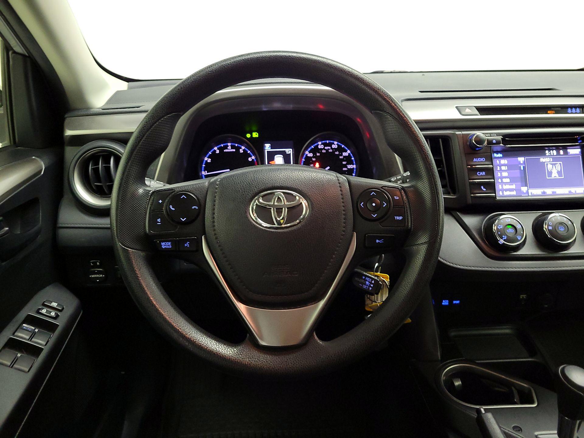 Thumbnail: 2018 Toyota RAV4 - 10