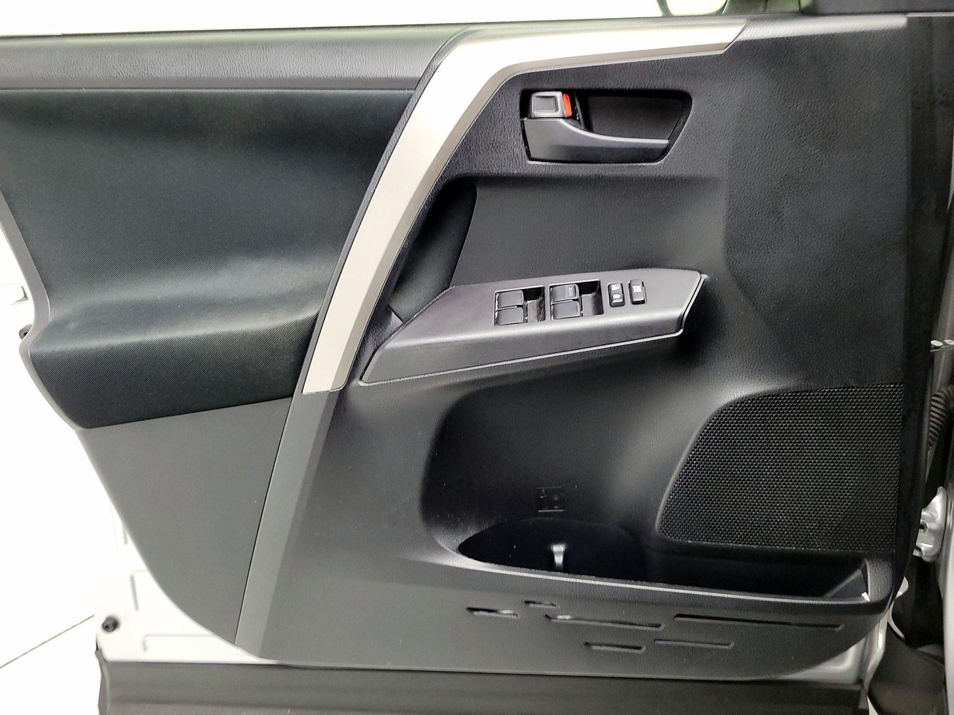 Thumbnail: 2018 Toyota RAV4 - 12