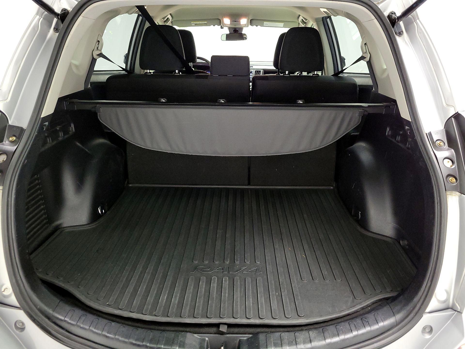 Thumbnail: 2018 Toyota RAV4 - 16