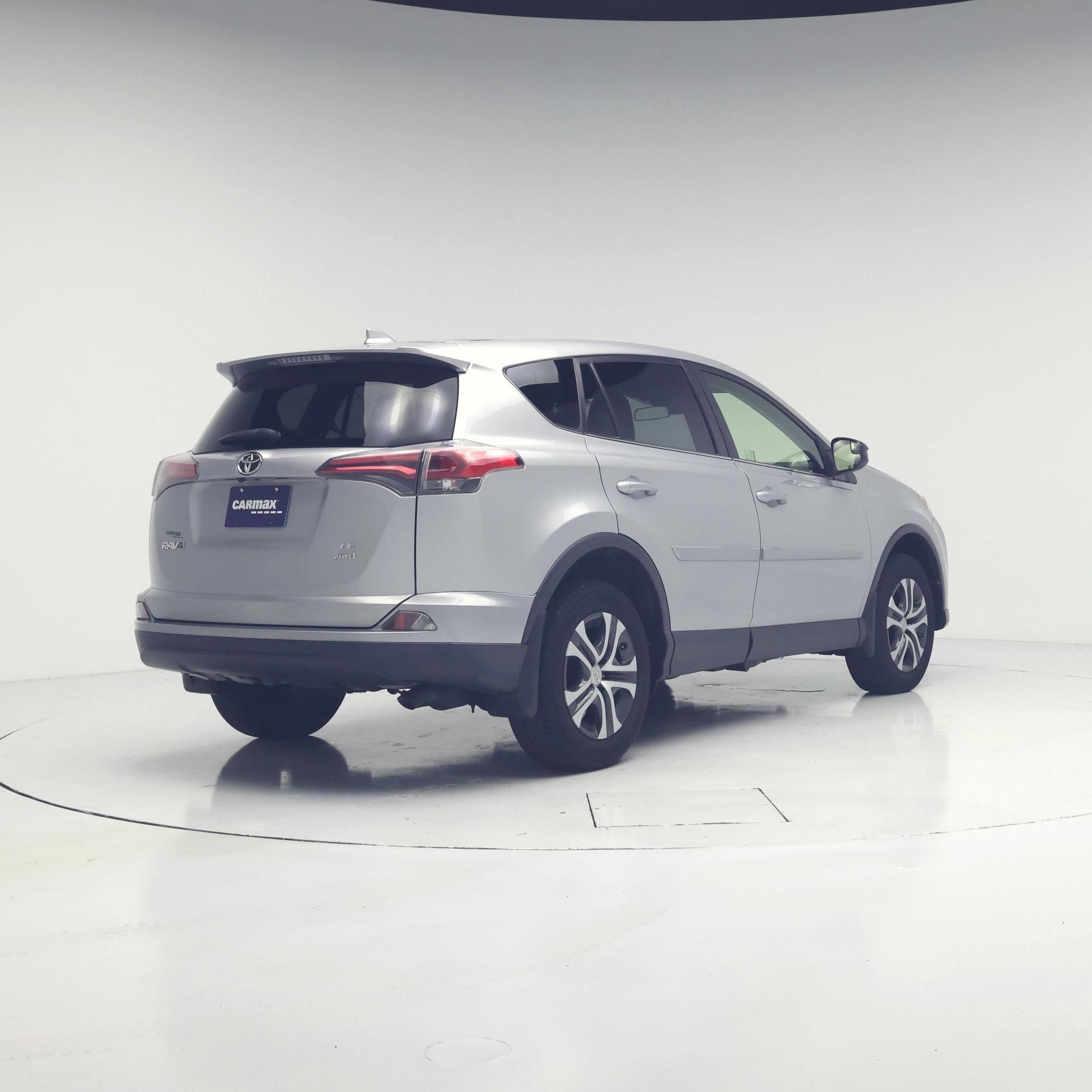 Thumbnail: 2018 Toyota RAV4 - 8