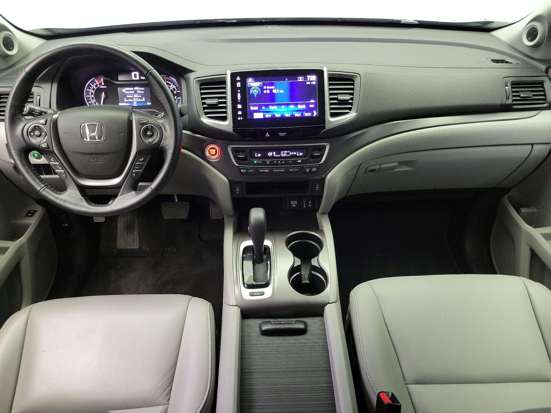 Thumbnail: 2017 Honda Pilot - 9