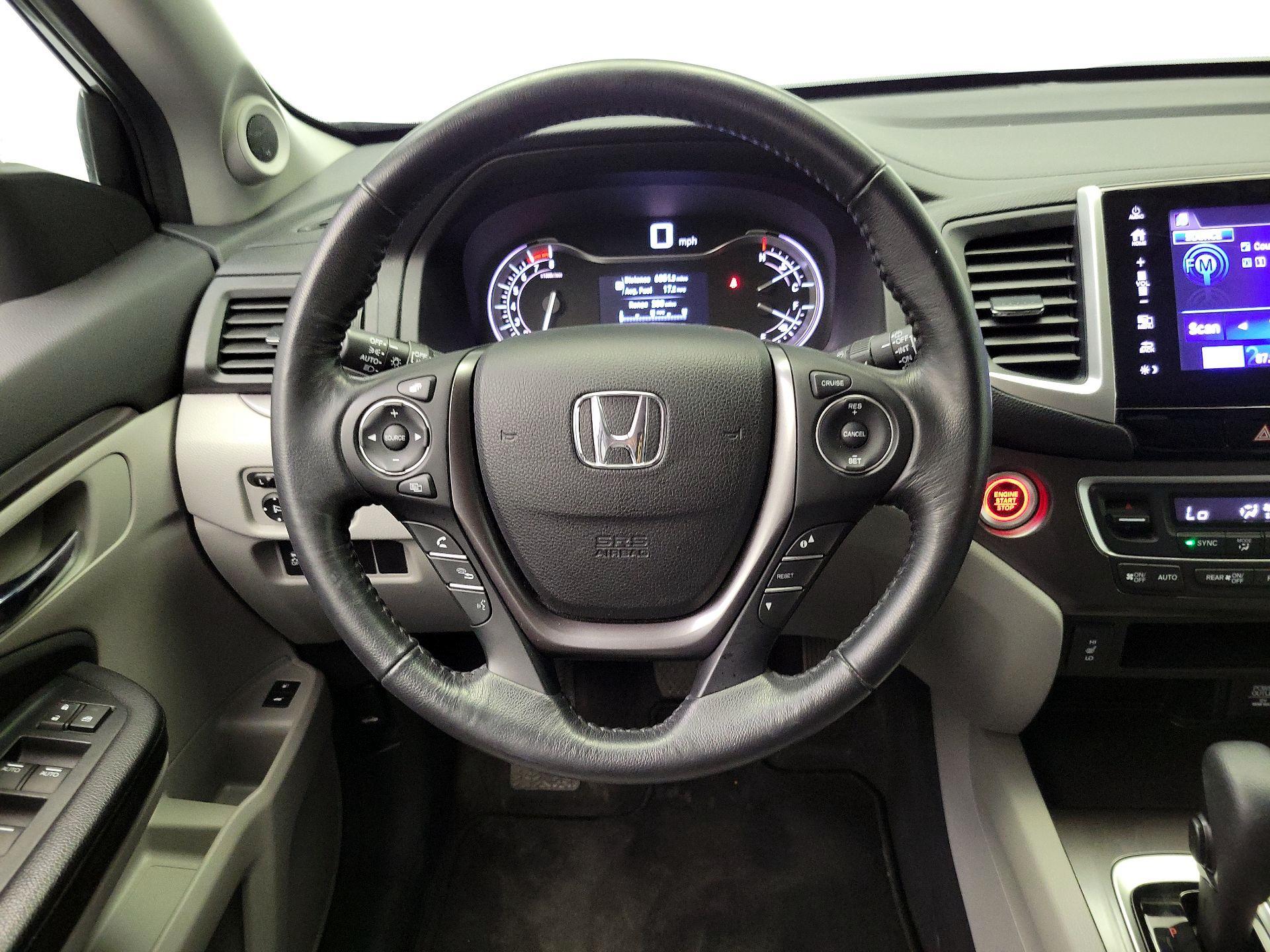 Thumbnail: 2017 Honda Pilot - 10