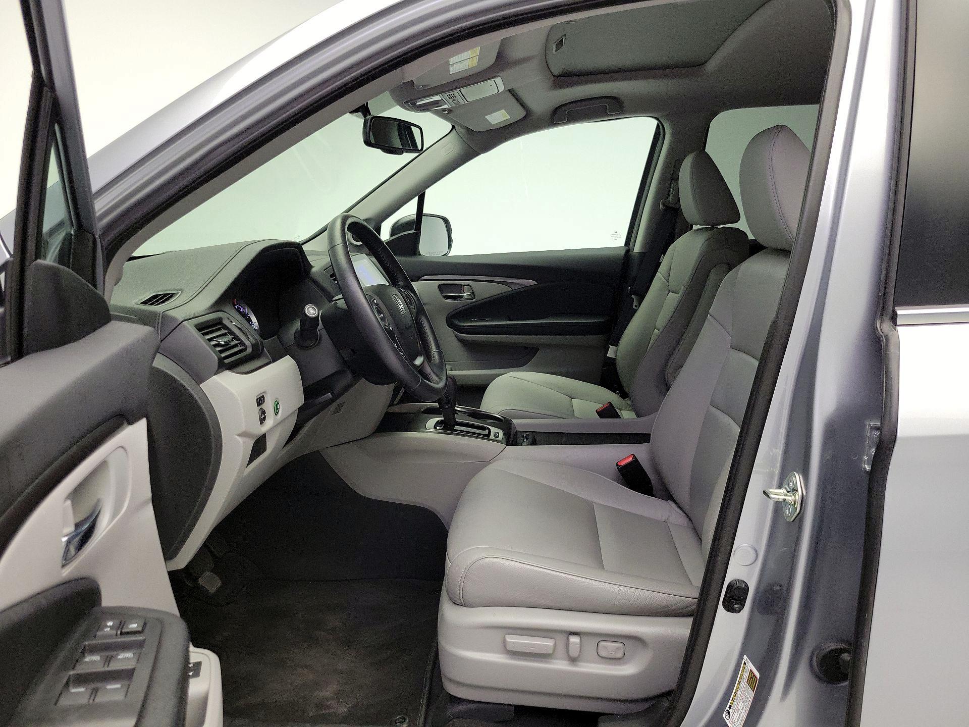Thumbnail: 2017 Honda Pilot - 11
