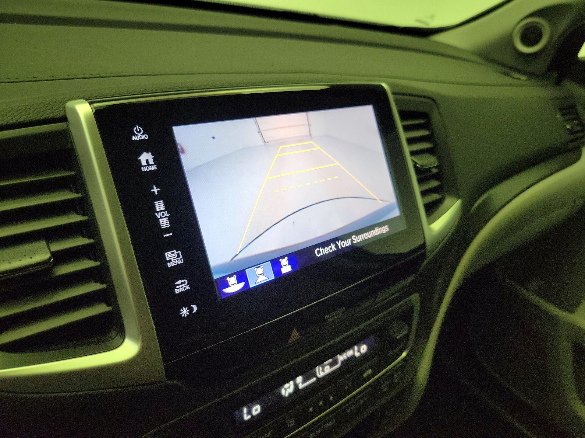 Thumbnail: 2017 Honda Pilot - 14