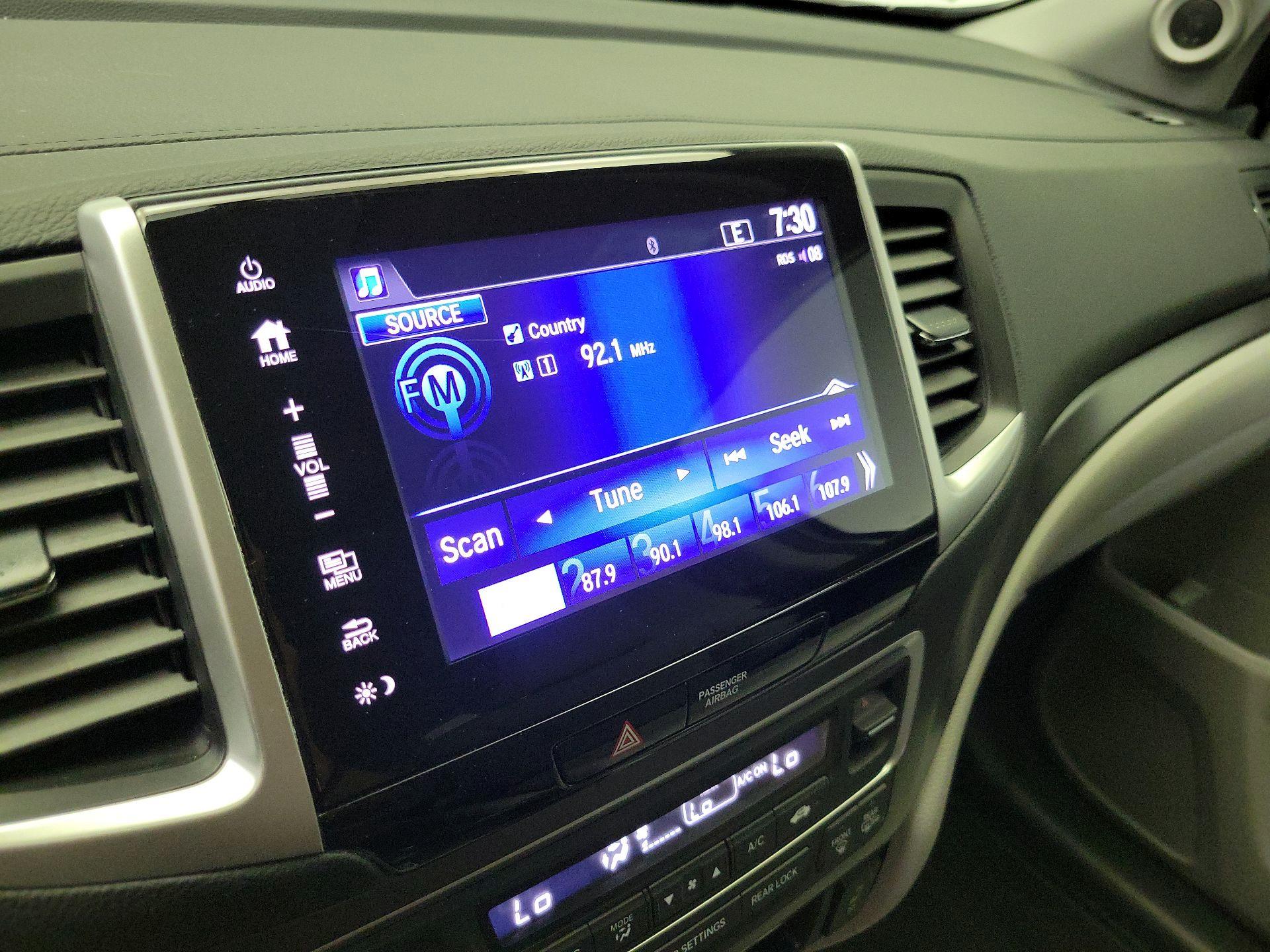 Thumbnail: 2017 Honda Pilot - 15