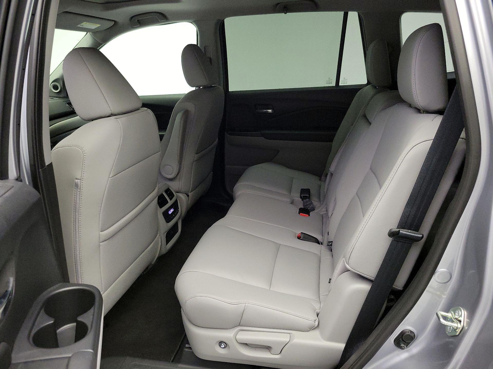 Thumbnail: 2017 Honda Pilot - 20