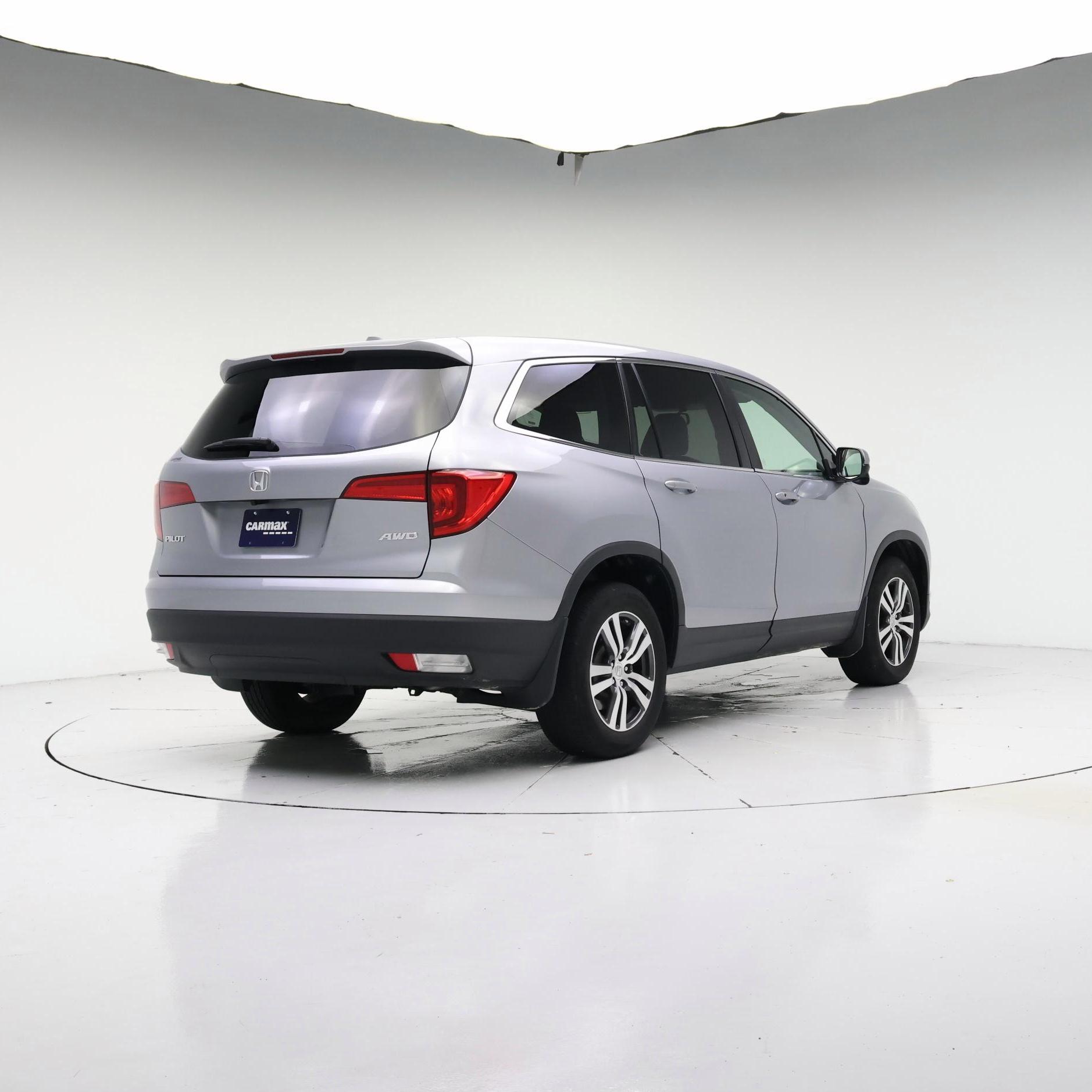 Thumbnail: 2017 Honda Pilot - 8