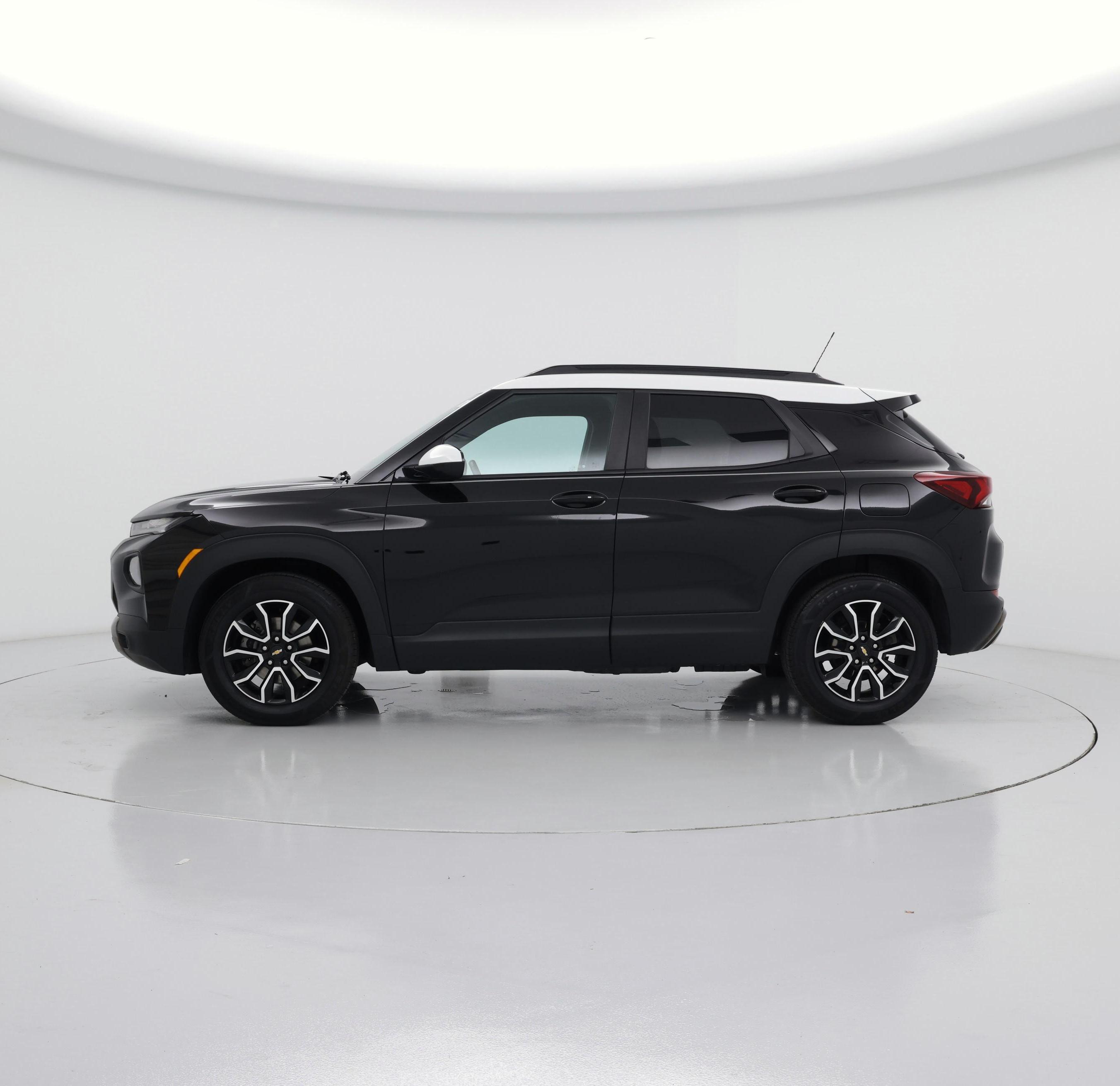 Thumbnail: 2023 Chevrolet TrailBlazer - 3