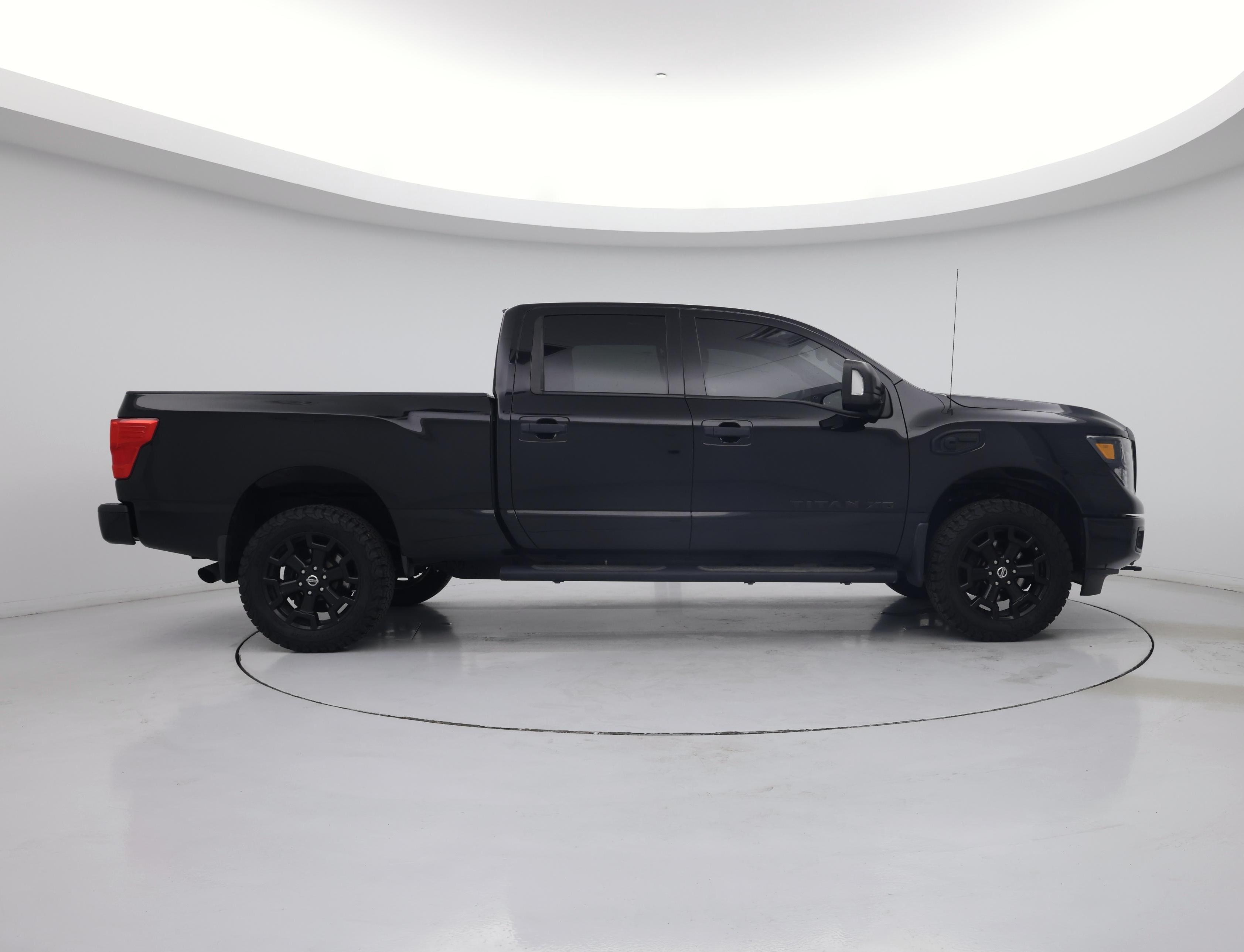 Thumbnail: 2018 Nissan Titan - 7