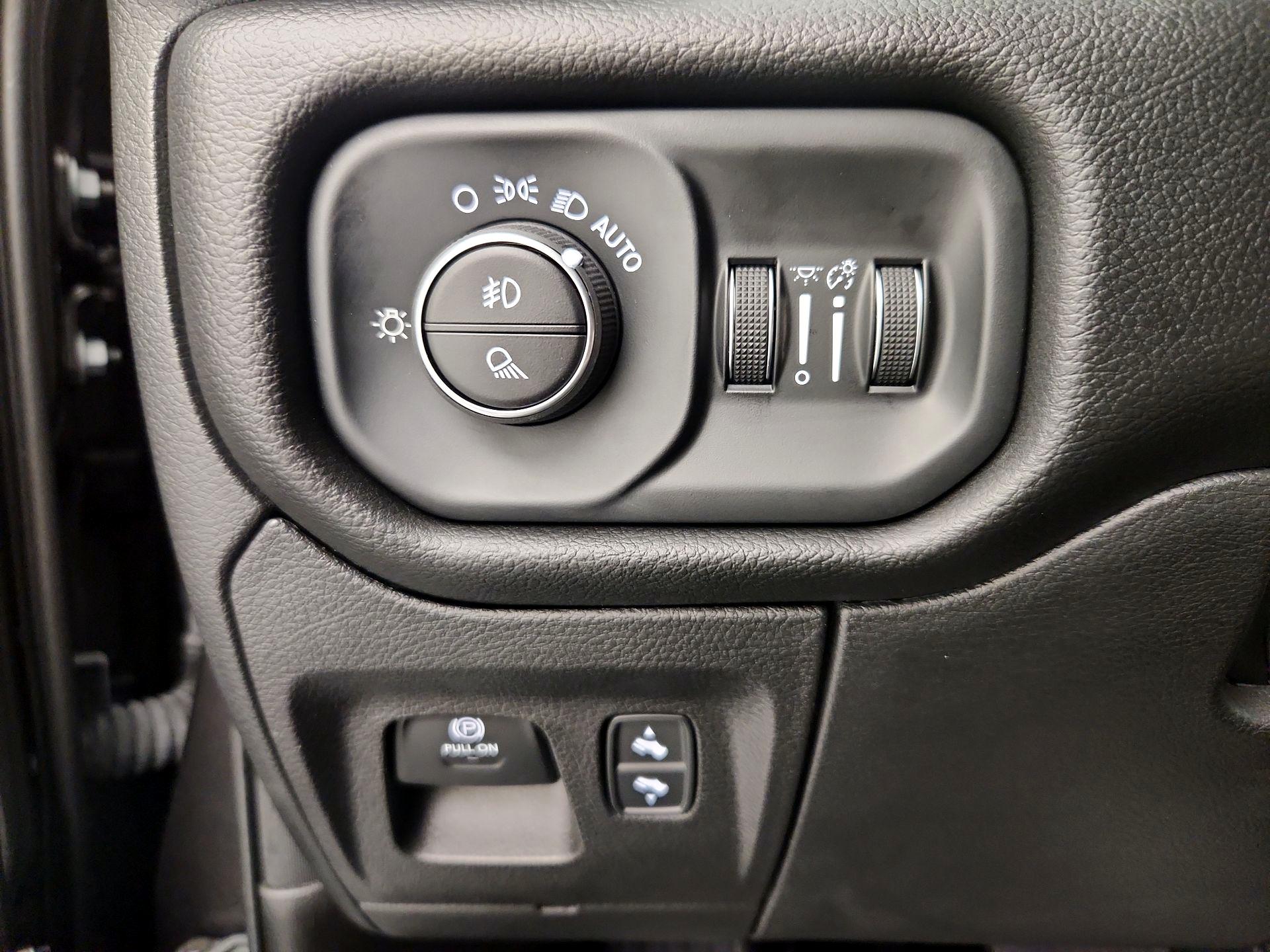 Thumbnail: 2025 RAM 1500 - 13