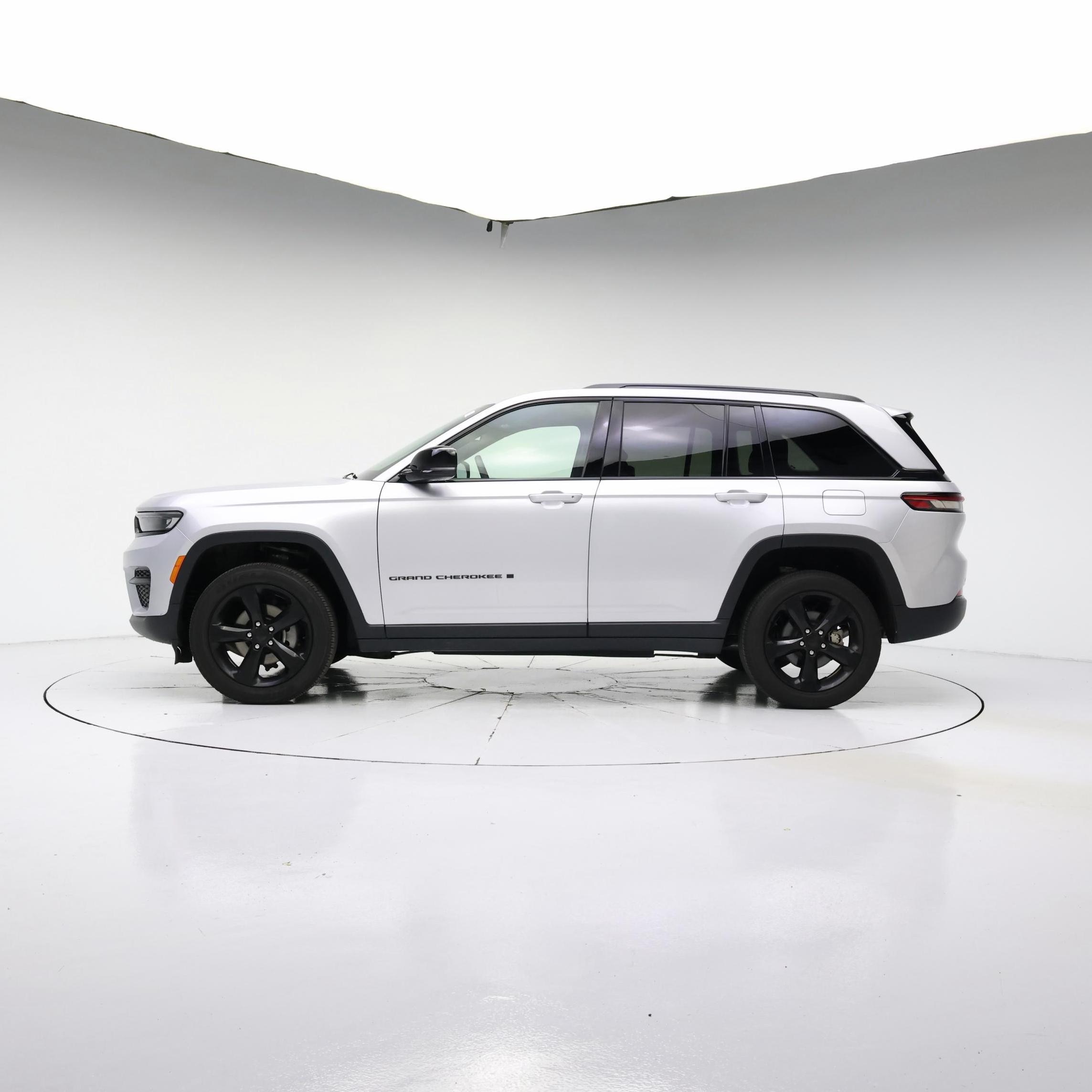 Thumbnail: 2024 Jeep Grand Cherokee - 3