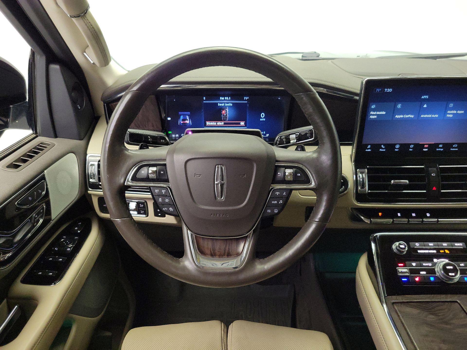 Thumbnail: 2022 Lincoln Navigator L - 10