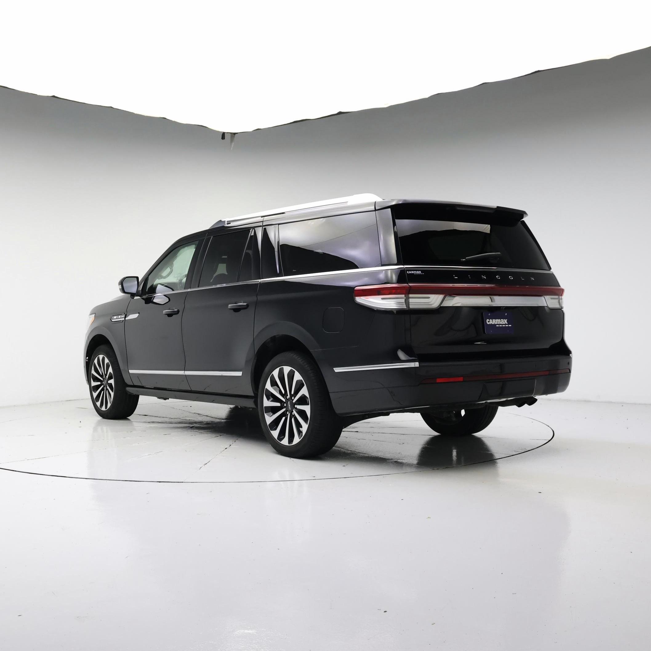 Thumbnail: 2022 Lincoln Navigator L - 2
