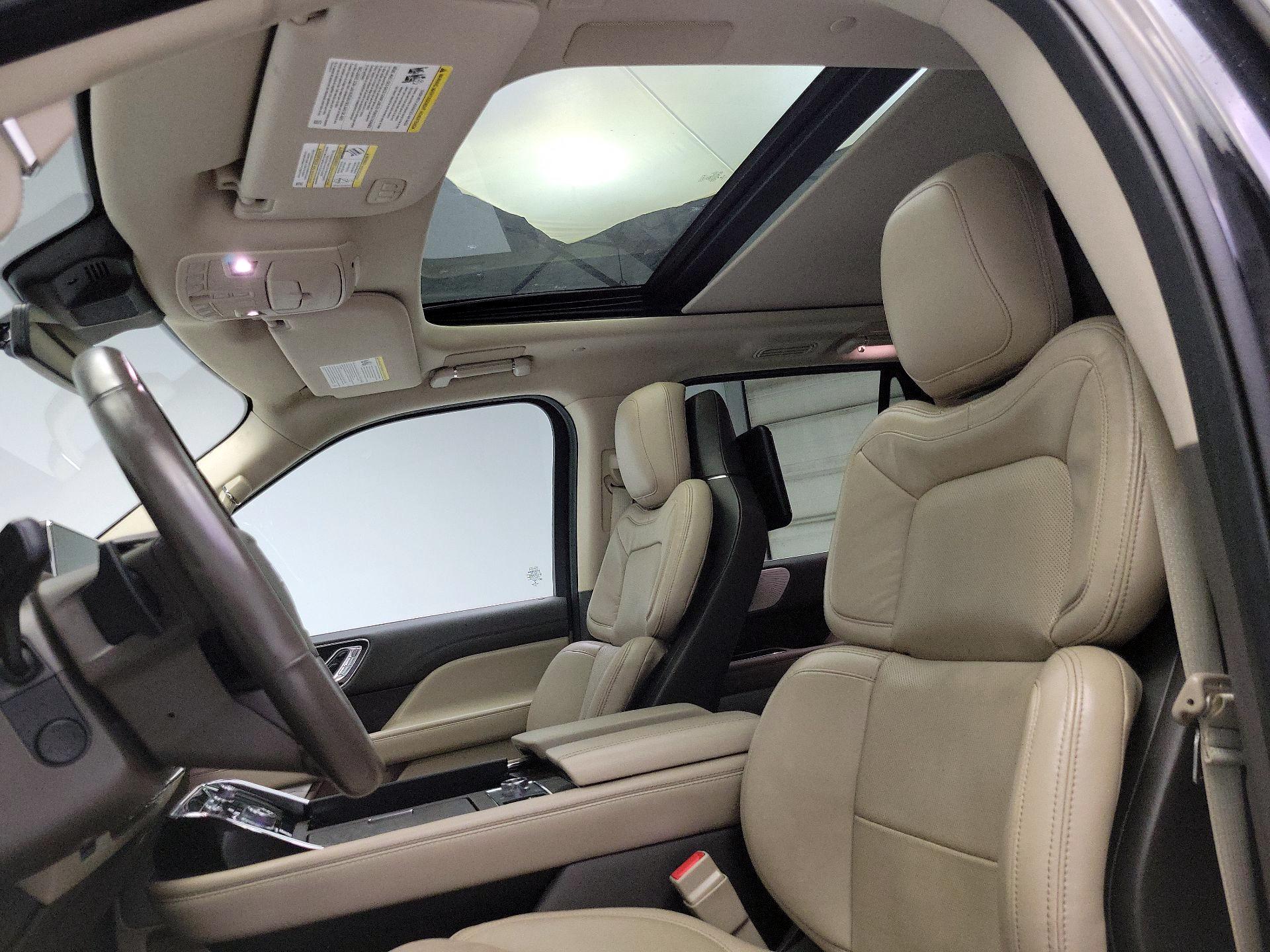 Thumbnail: 2022 Lincoln Navigator L - 20