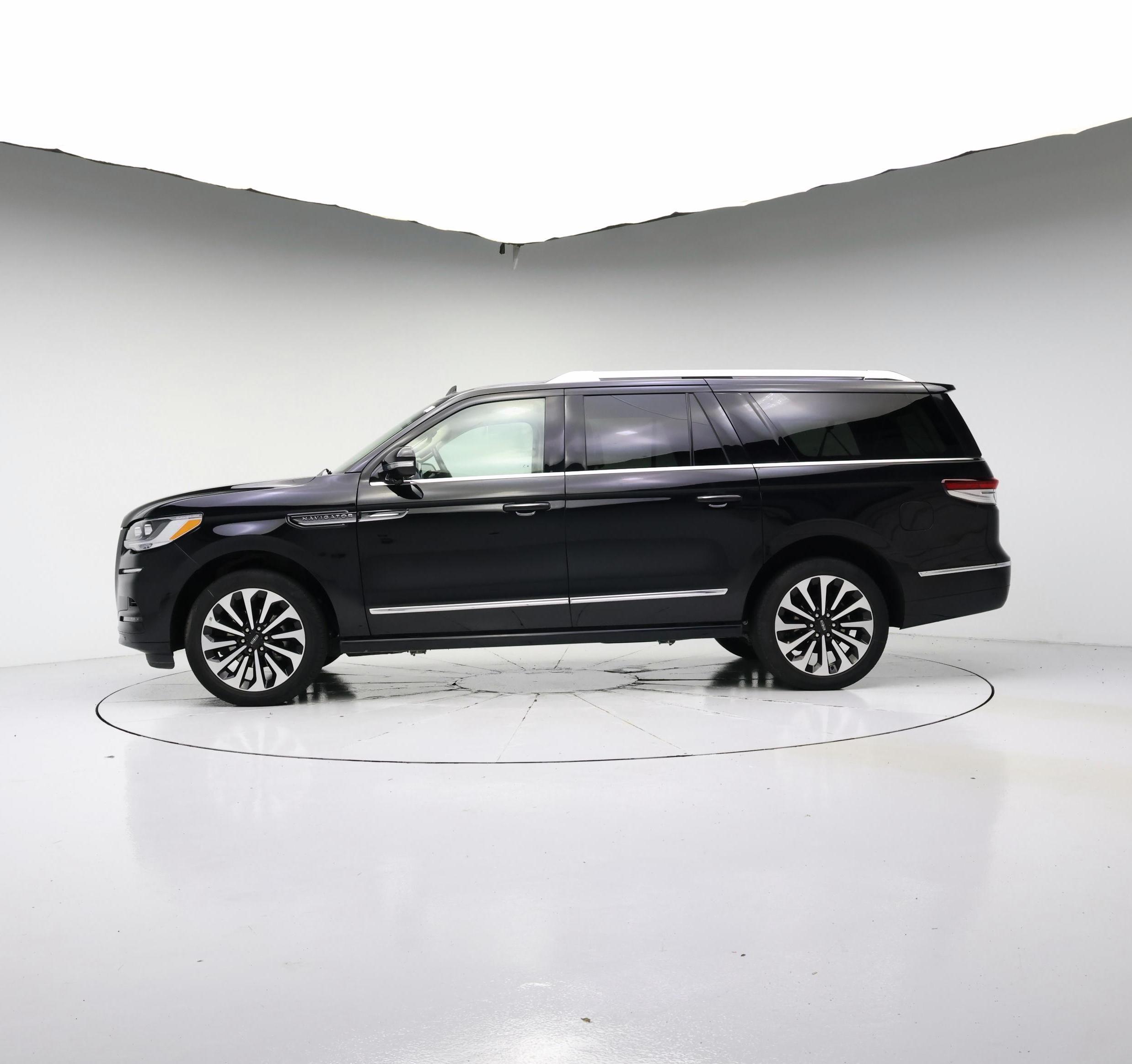 Thumbnail: 2022 Lincoln Navigator L - 3