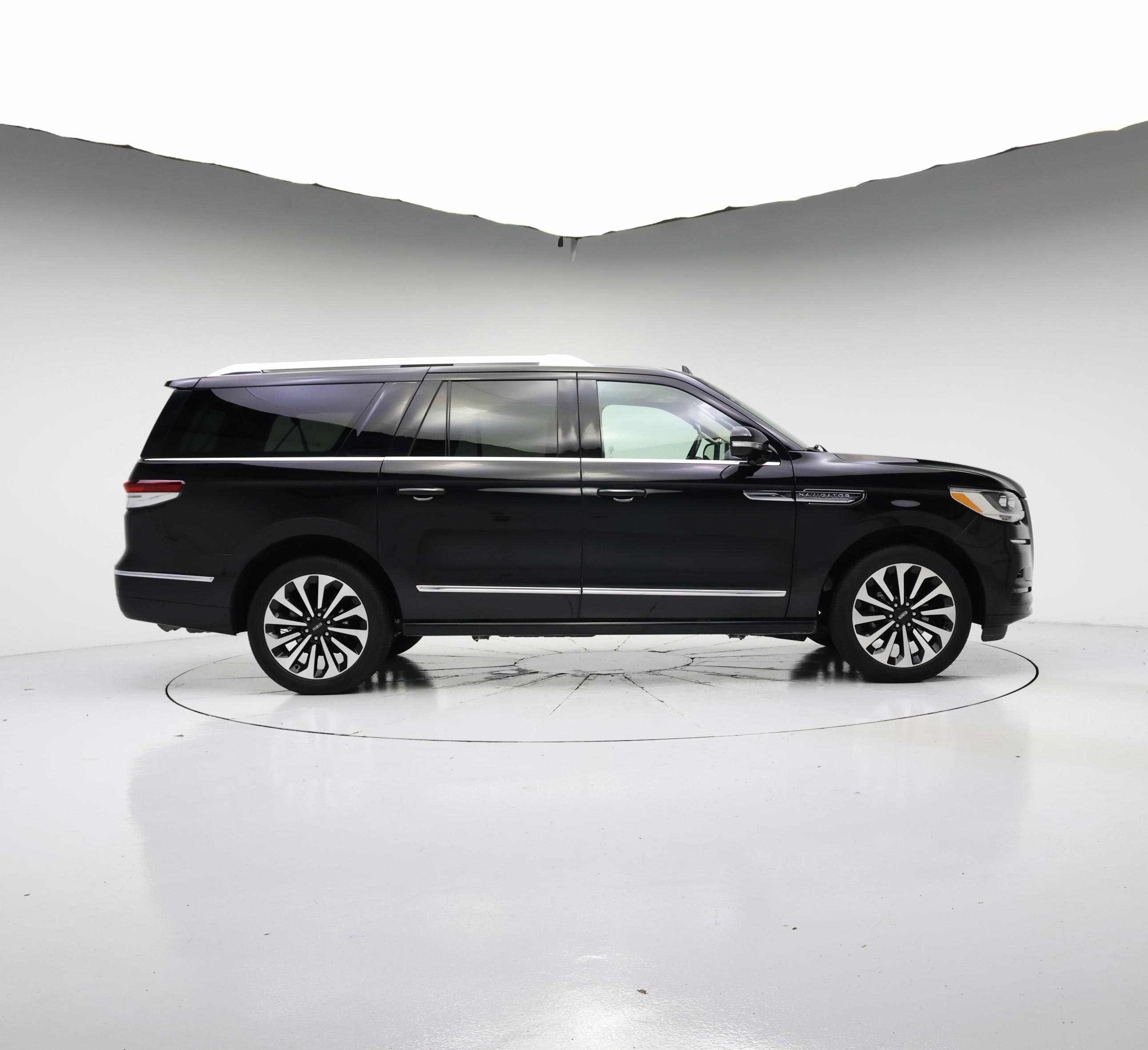 Thumbnail: 2022 Lincoln Navigator L - 7