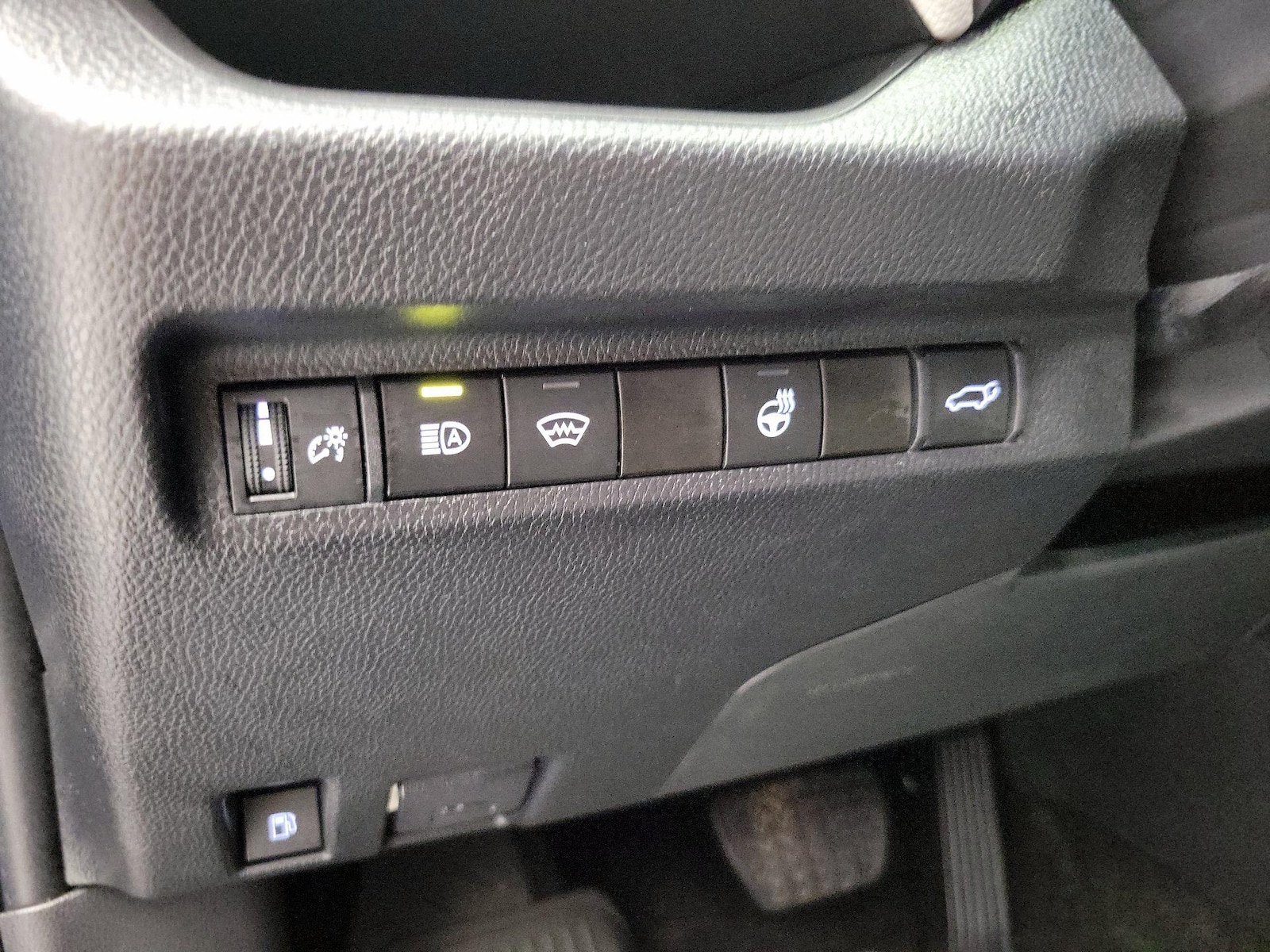 2023 Toyota RAV4 XLE - Photo 14