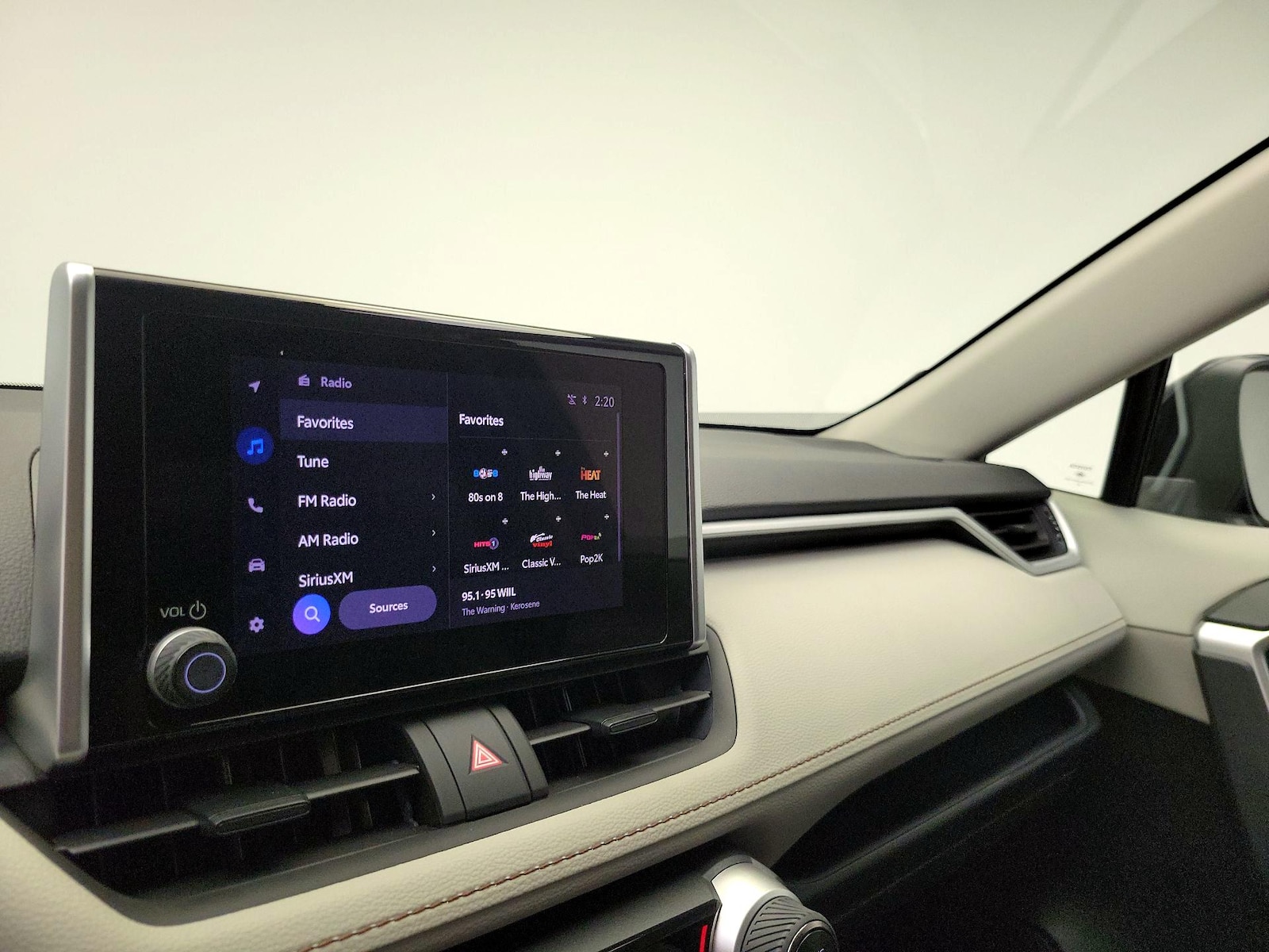 2023 Toyota RAV4 XLE - Photo 16