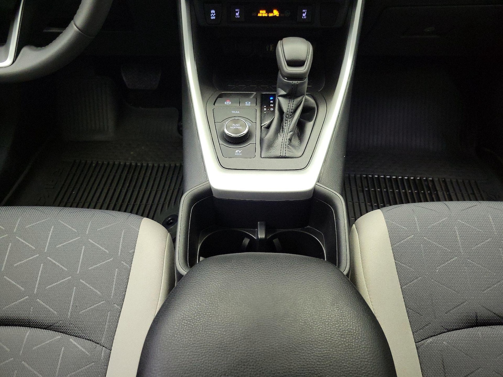 2023 Toyota RAV4 XLE - Photo 18