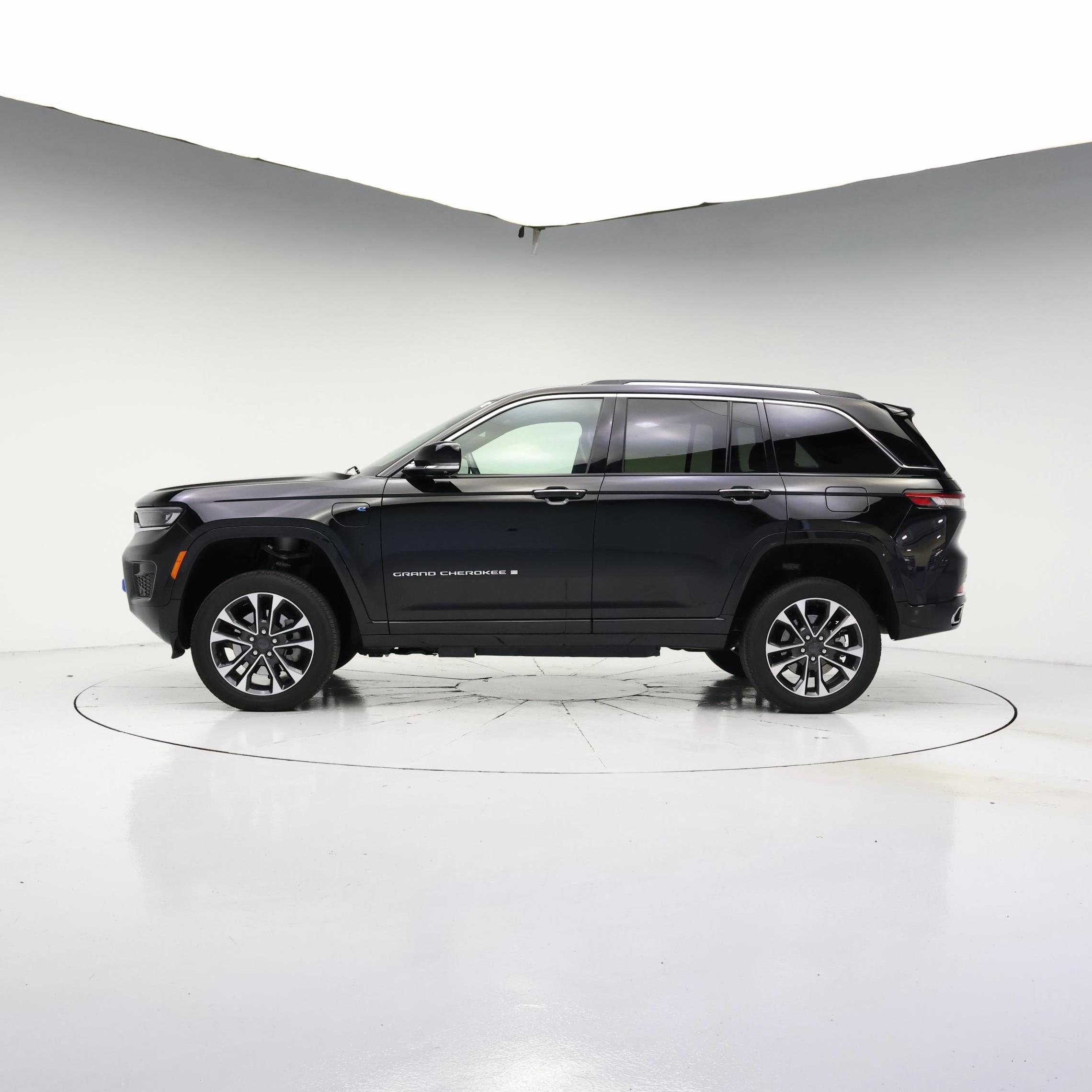 Thumbnail: 2023 Jeep Grand Cherokee - 3