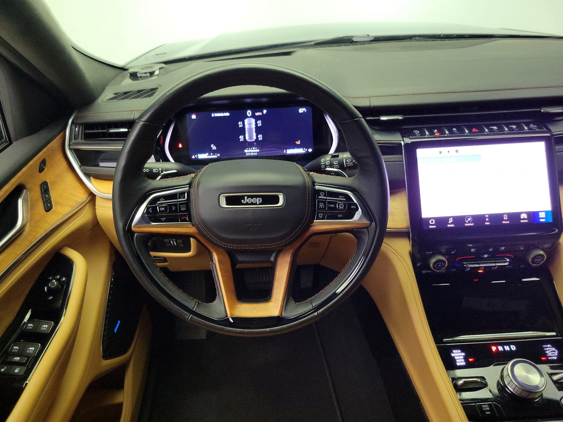 Thumbnail: 2023 Jeep Grand Cherokee - 10