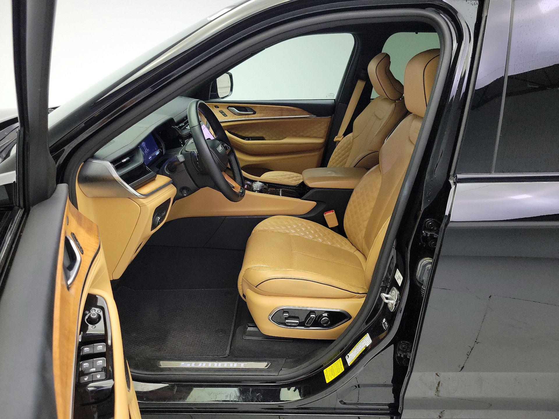 Thumbnail: 2023 Jeep Grand Cherokee - 11