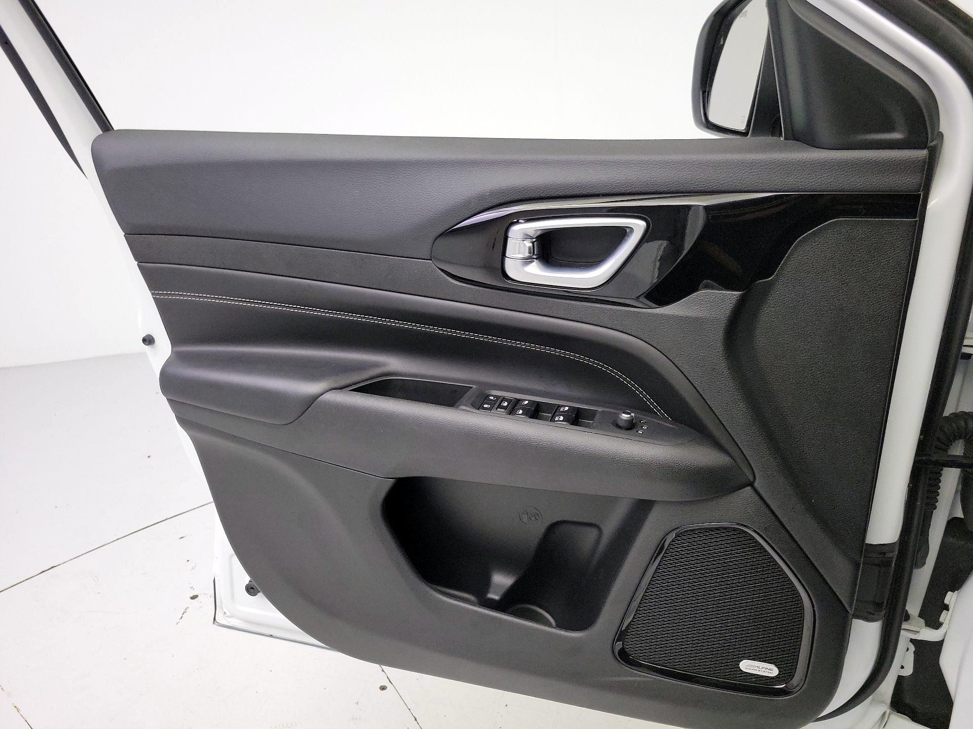 Thumbnail: 2023 Jeep Compass - 12