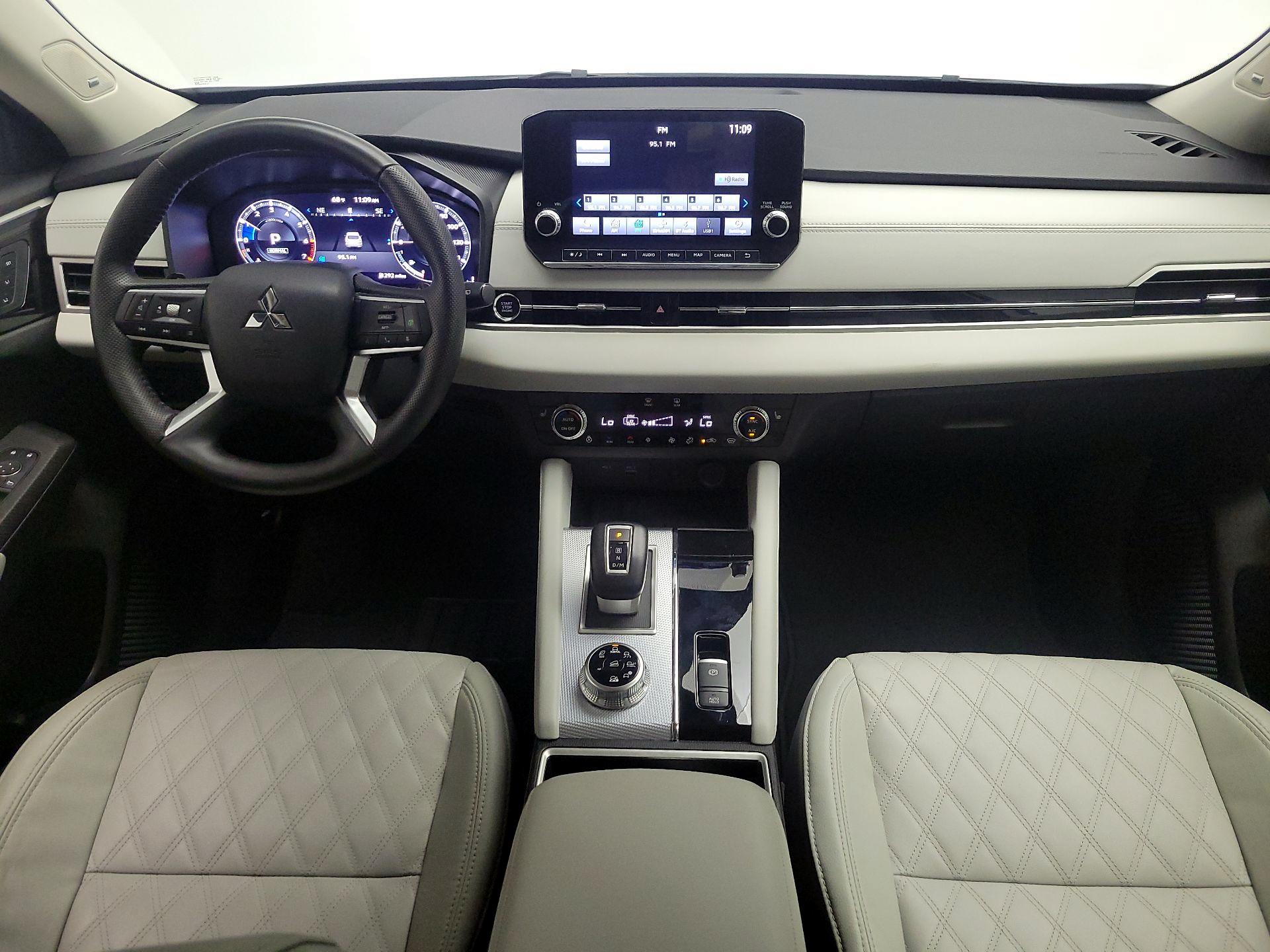 Thumbnail: 2024 Mitsubishi Outlander - 9