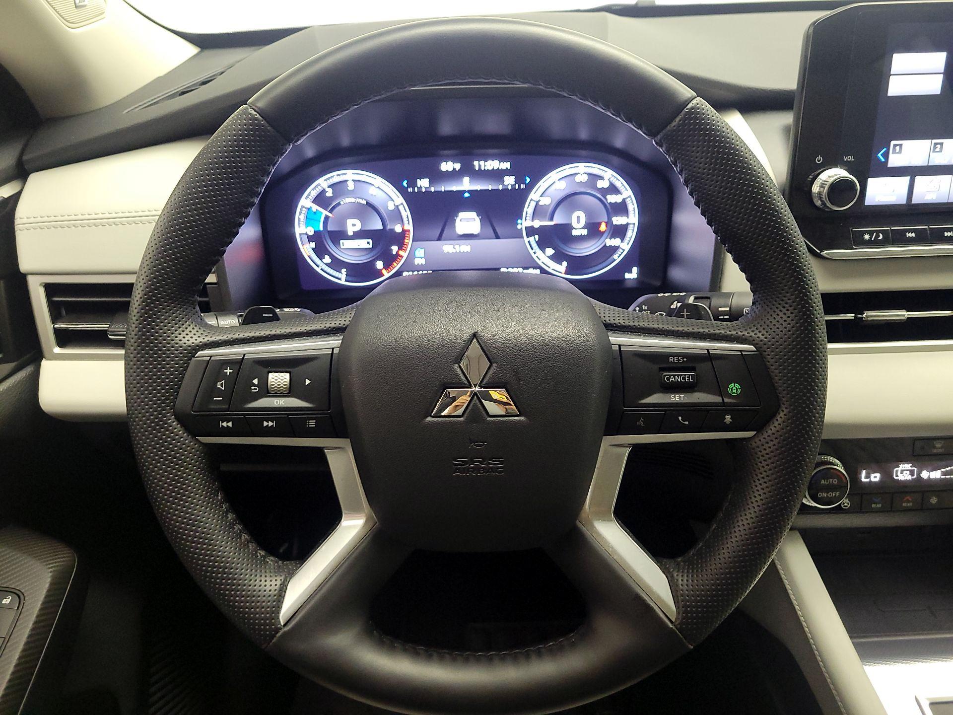 Thumbnail: 2024 Mitsubishi Outlander - 10