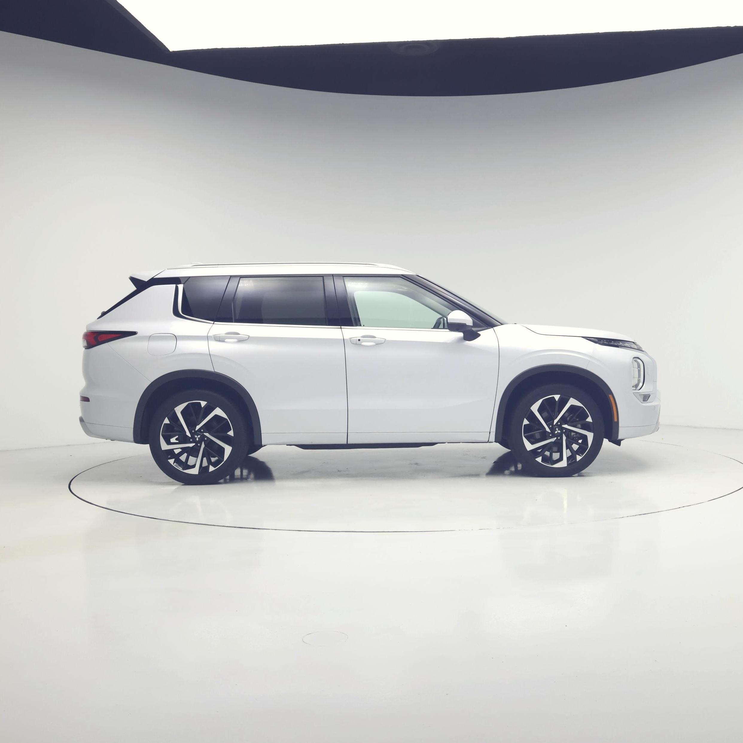 Thumbnail: 2024 Mitsubishi Outlander - 7