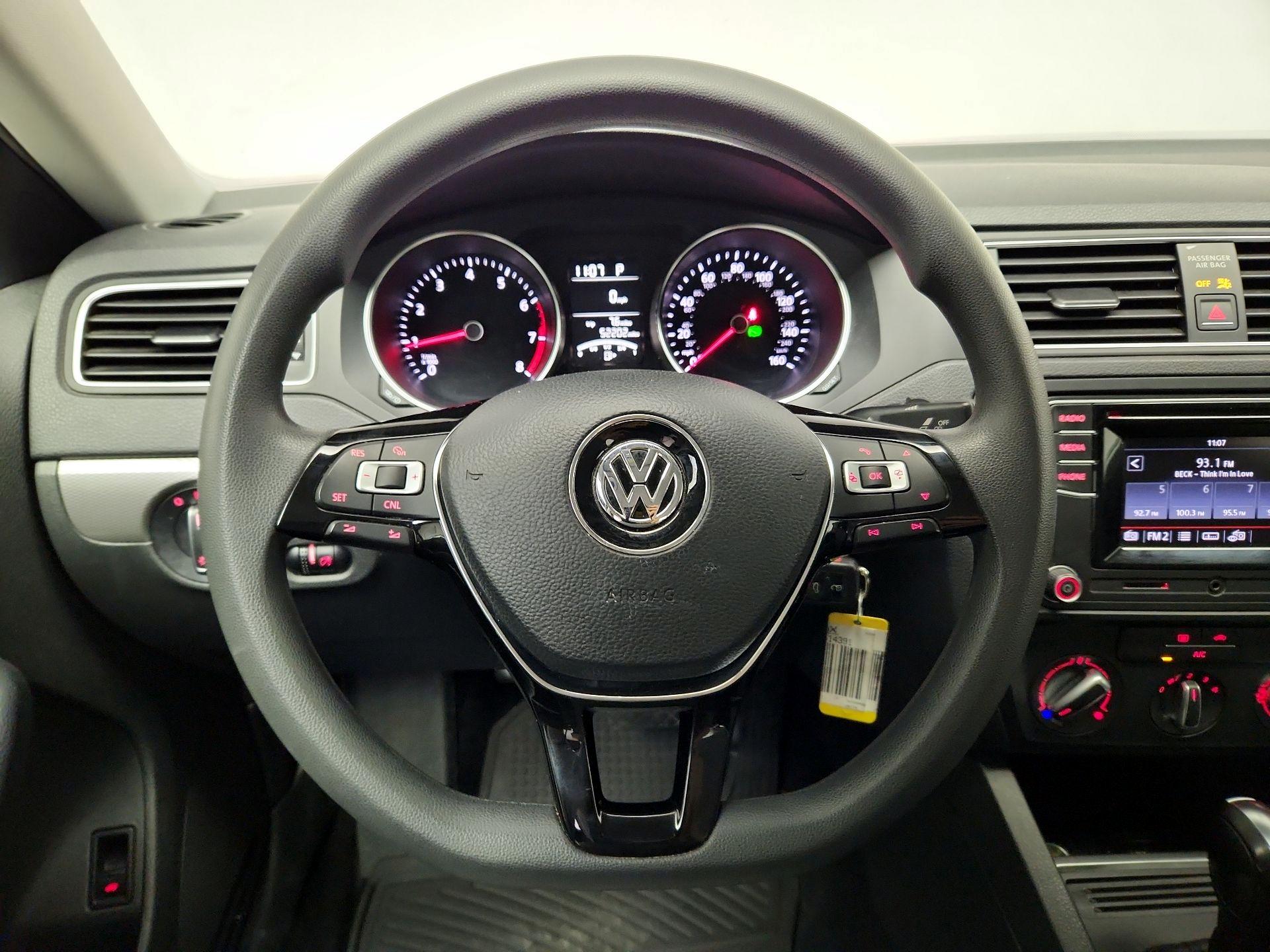 Thumbnail: 2017 Volkswagen Jetta - 10