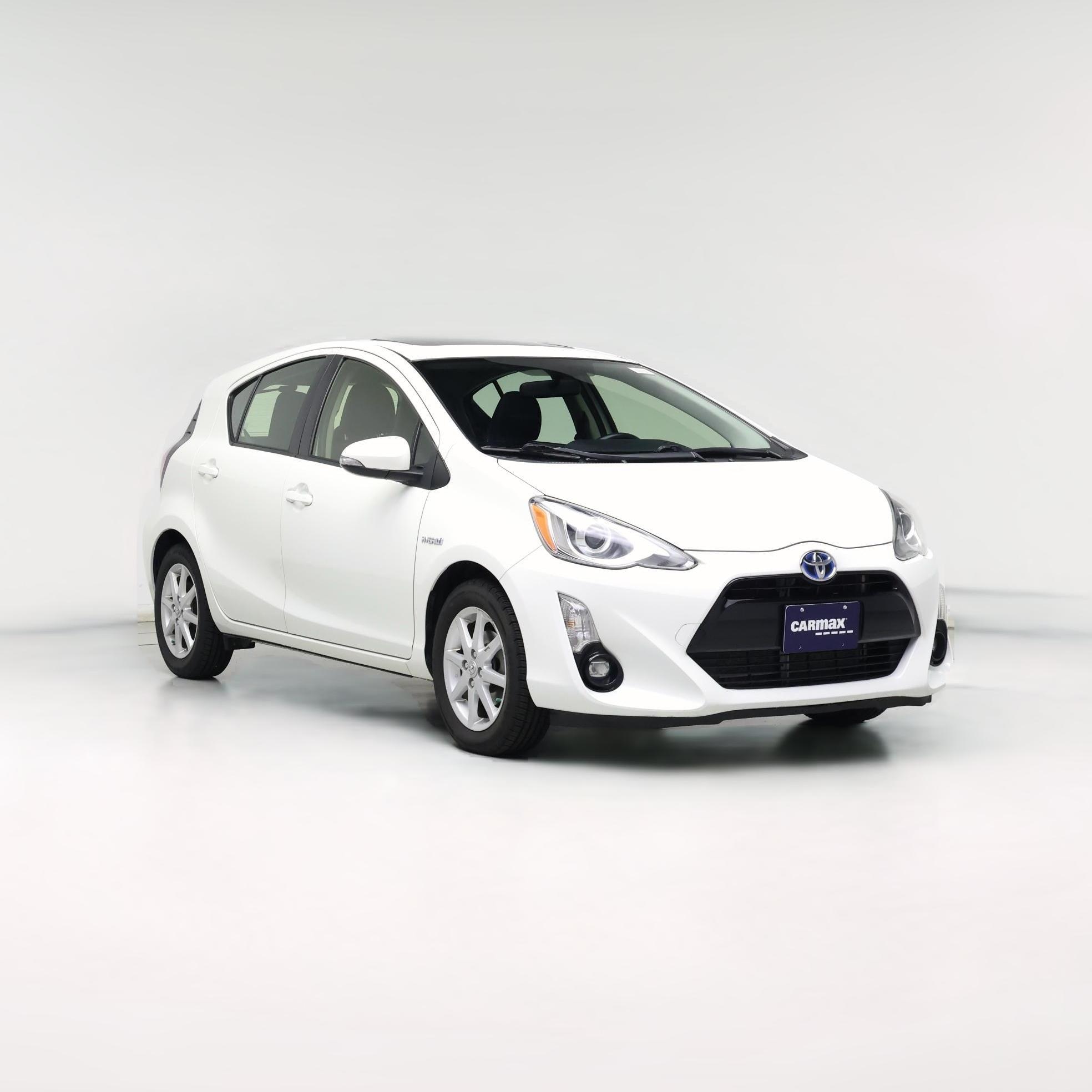 Thumbnail: 2015 Toyota Prius c - 1