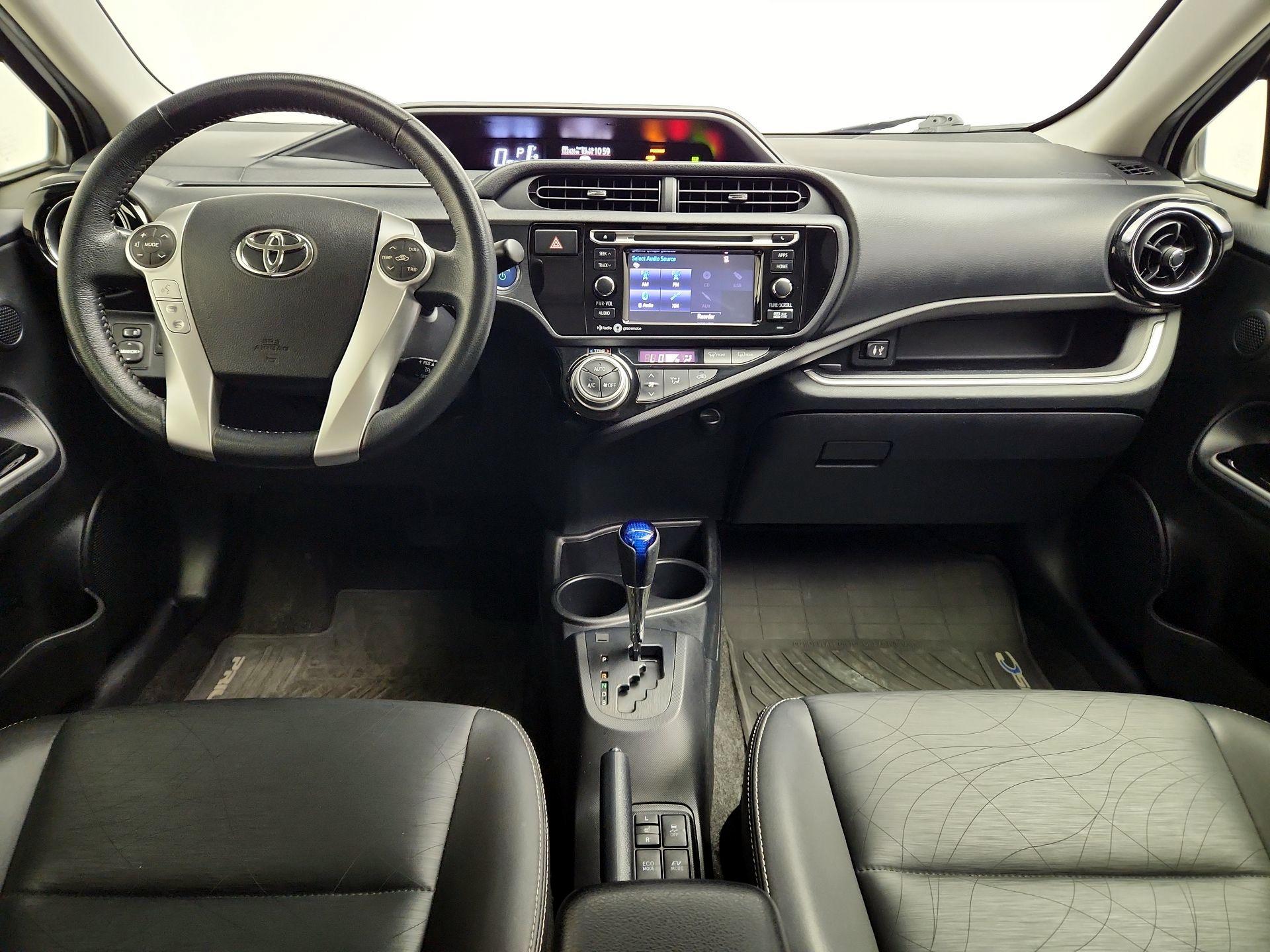 Thumbnail: 2015 Toyota Prius c - 9