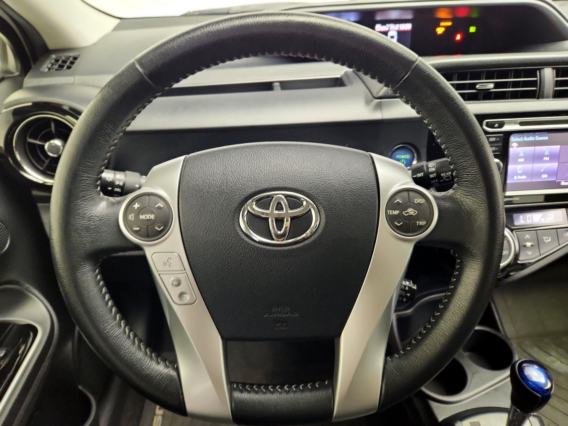 Thumbnail: 2015 Toyota Prius c - 10
