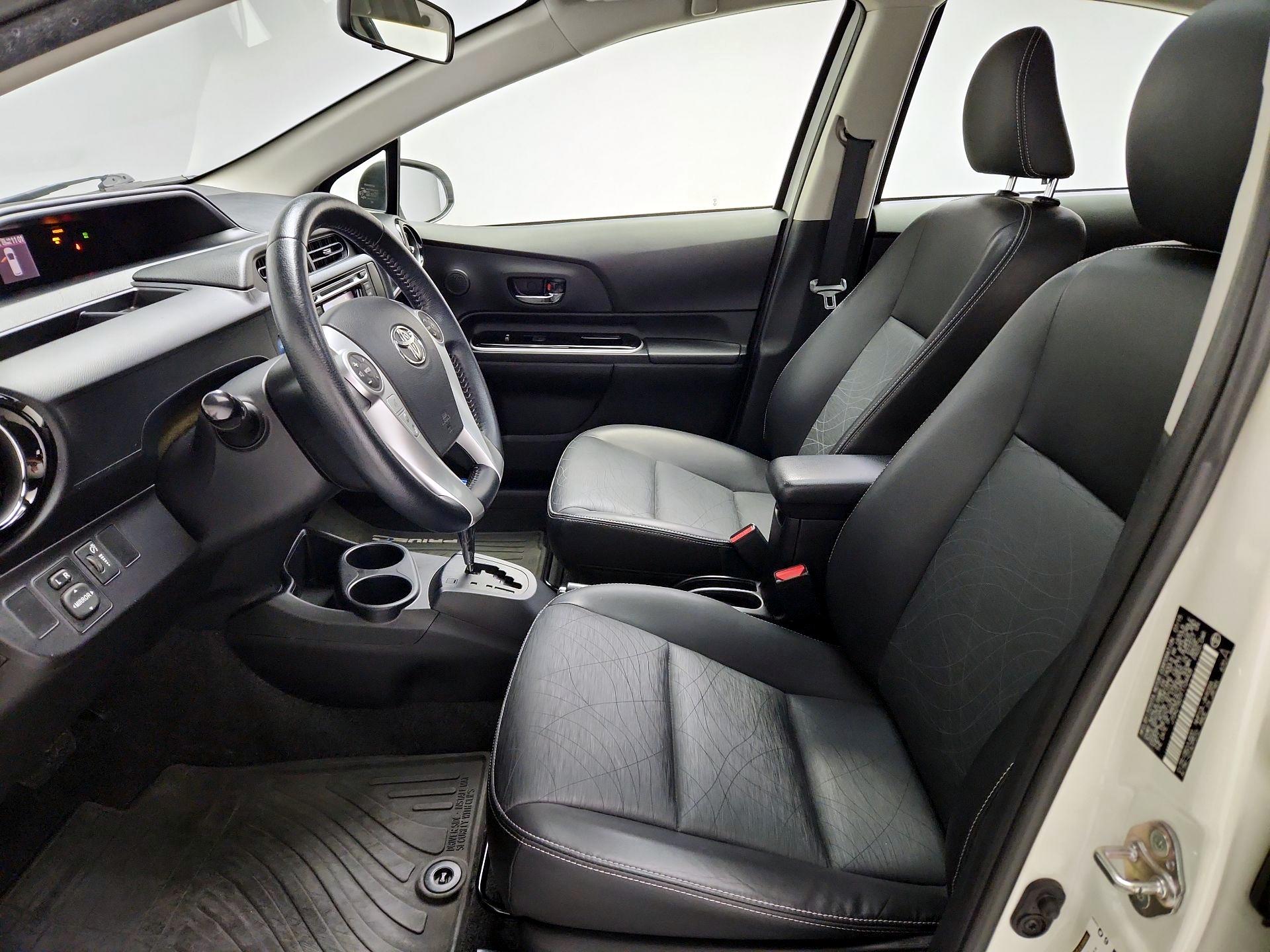 Thumbnail: 2015 Toyota Prius c - 11