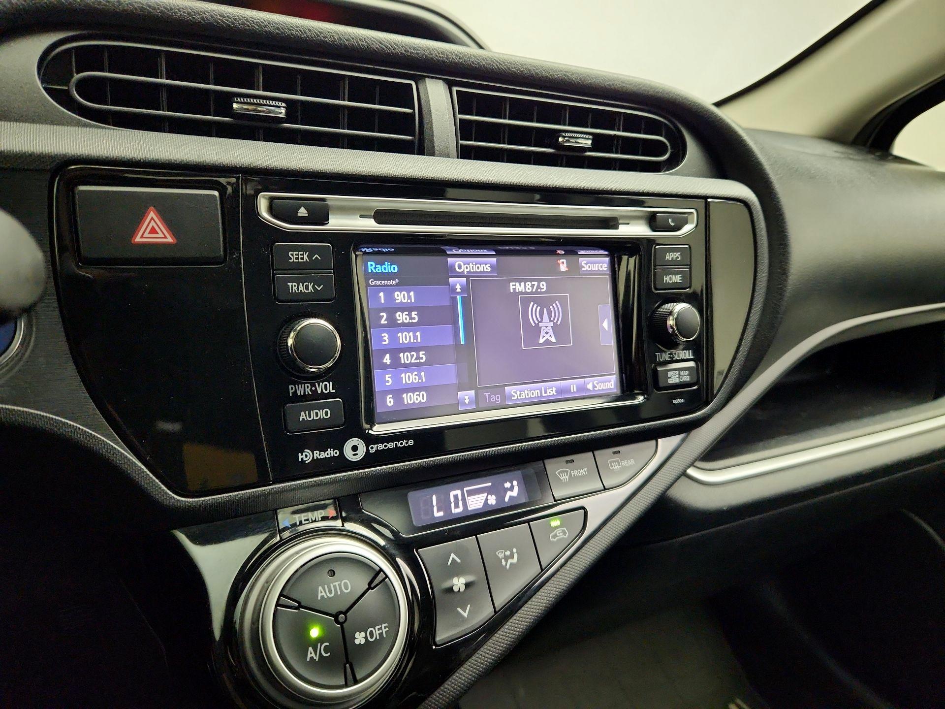 Thumbnail: 2015 Toyota Prius c - 15