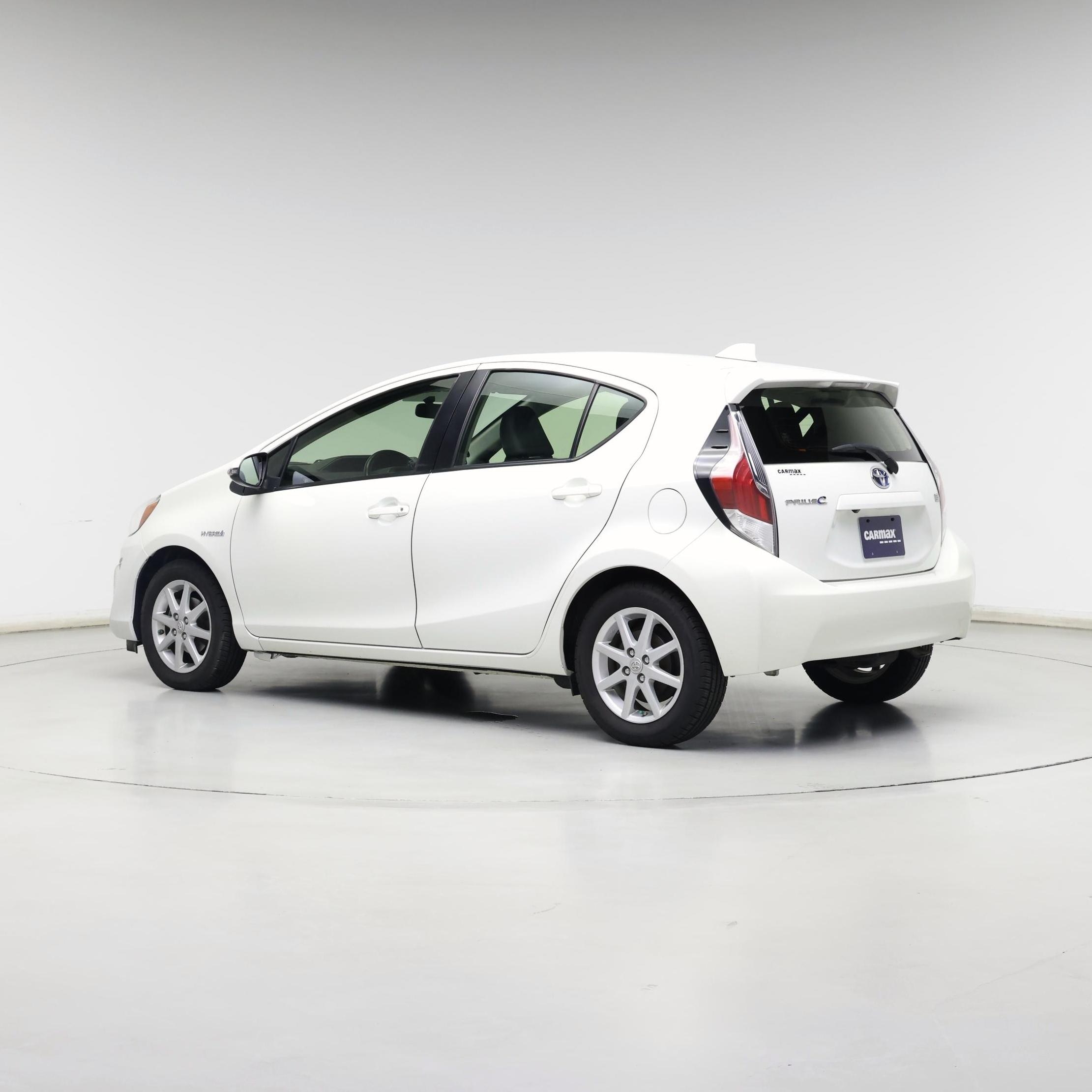 Thumbnail: 2015 Toyota Prius c - 2