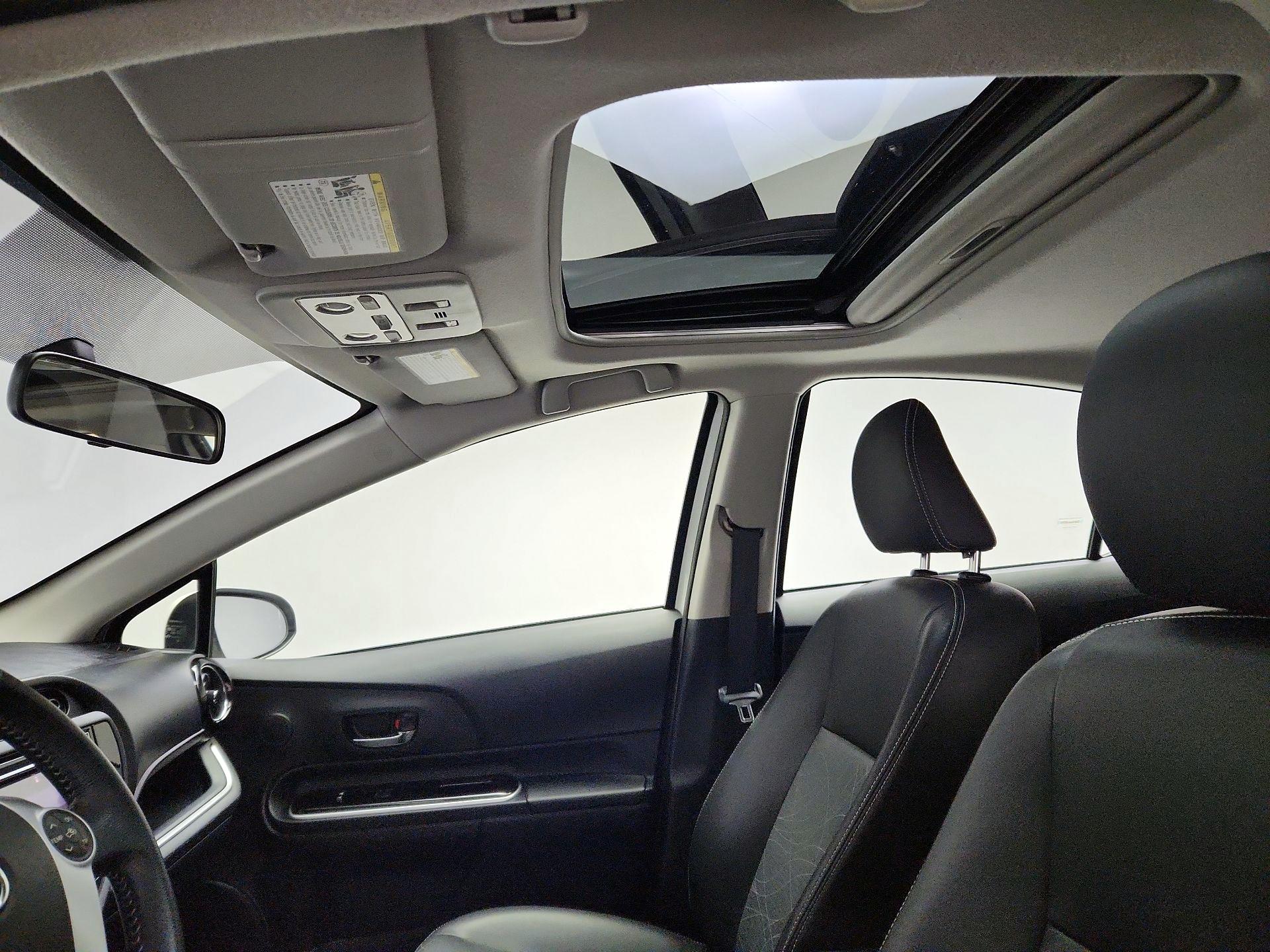 Thumbnail: 2015 Toyota Prius c - 19