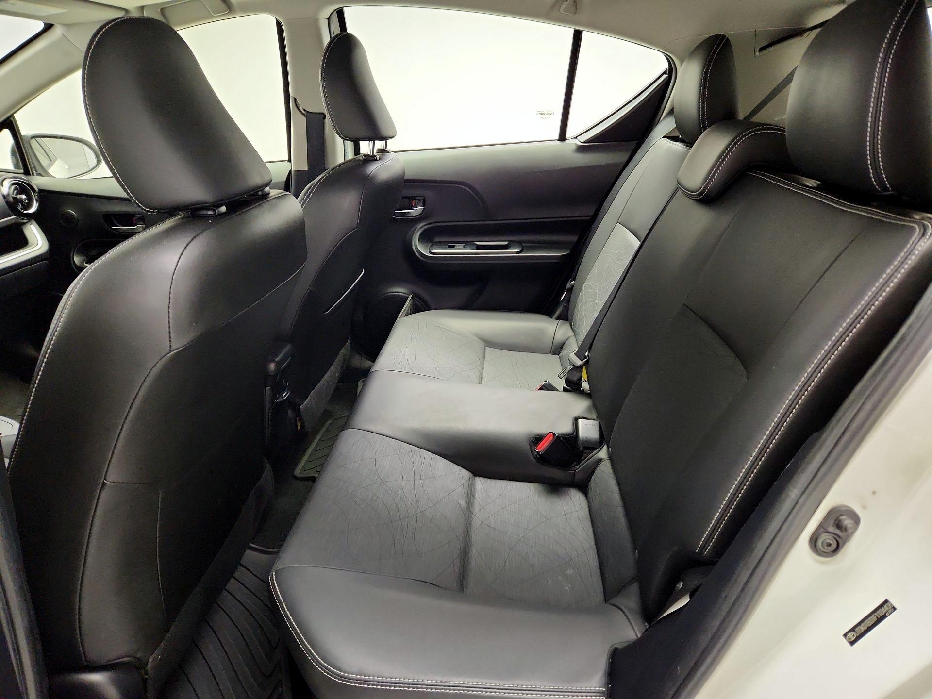 Thumbnail: 2015 Toyota Prius c - 20