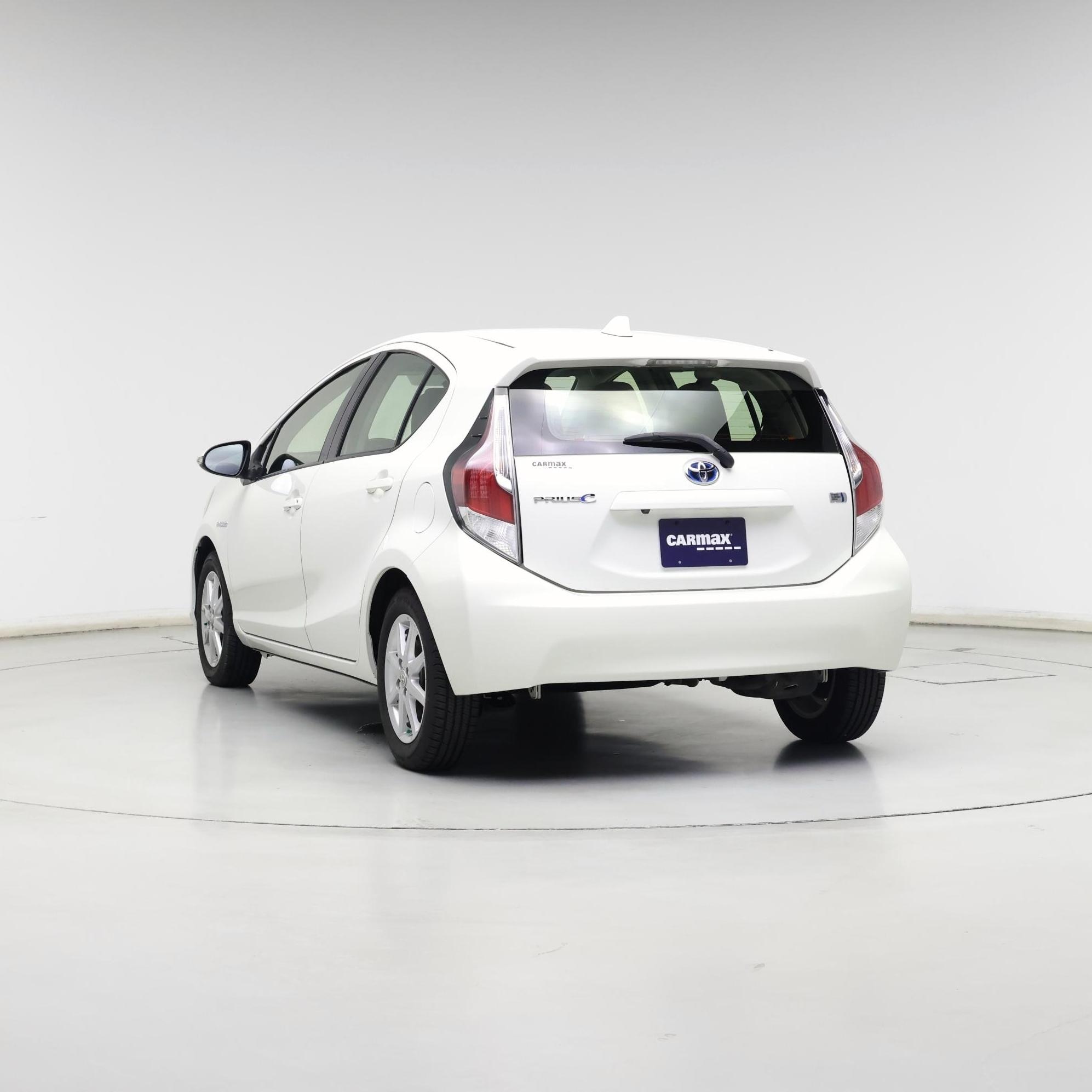 Thumbnail: 2015 Toyota Prius c - 6