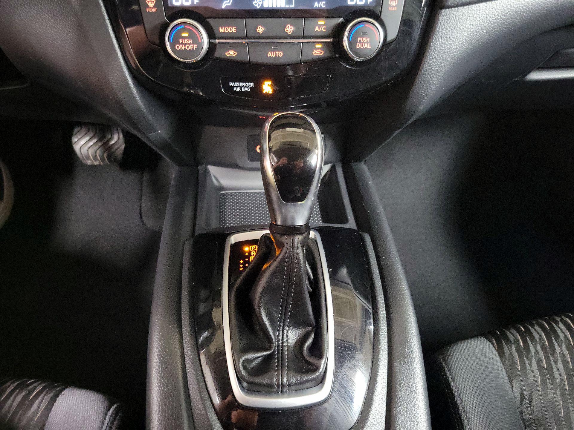 Thumbnail: 2018 Nissan Rogue - 17