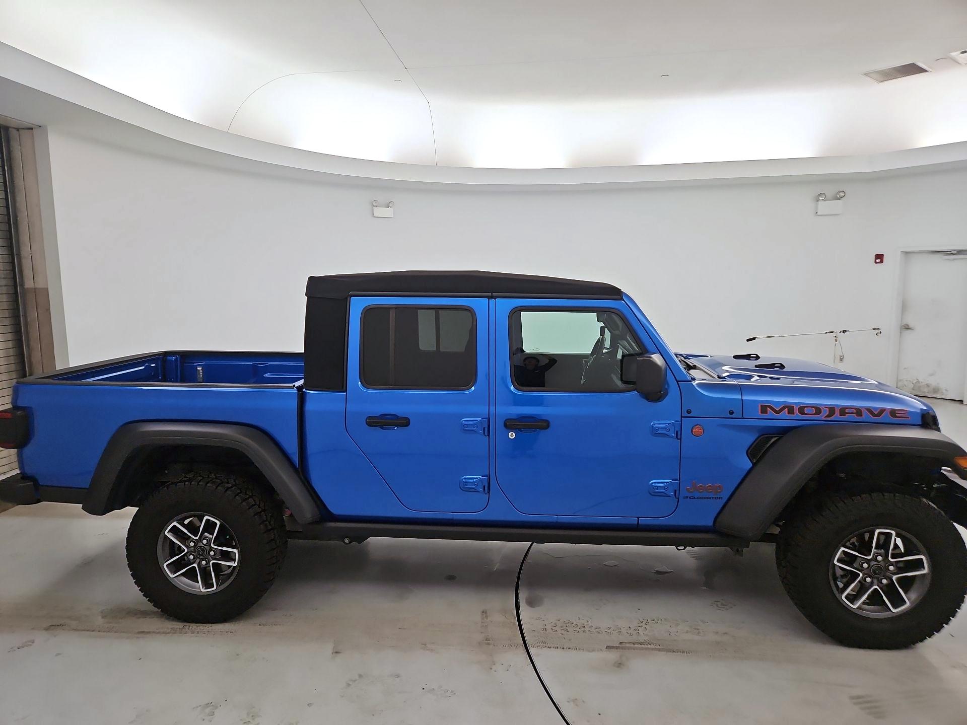 Thumbnail: 2024 Jeep Gladiator - 4