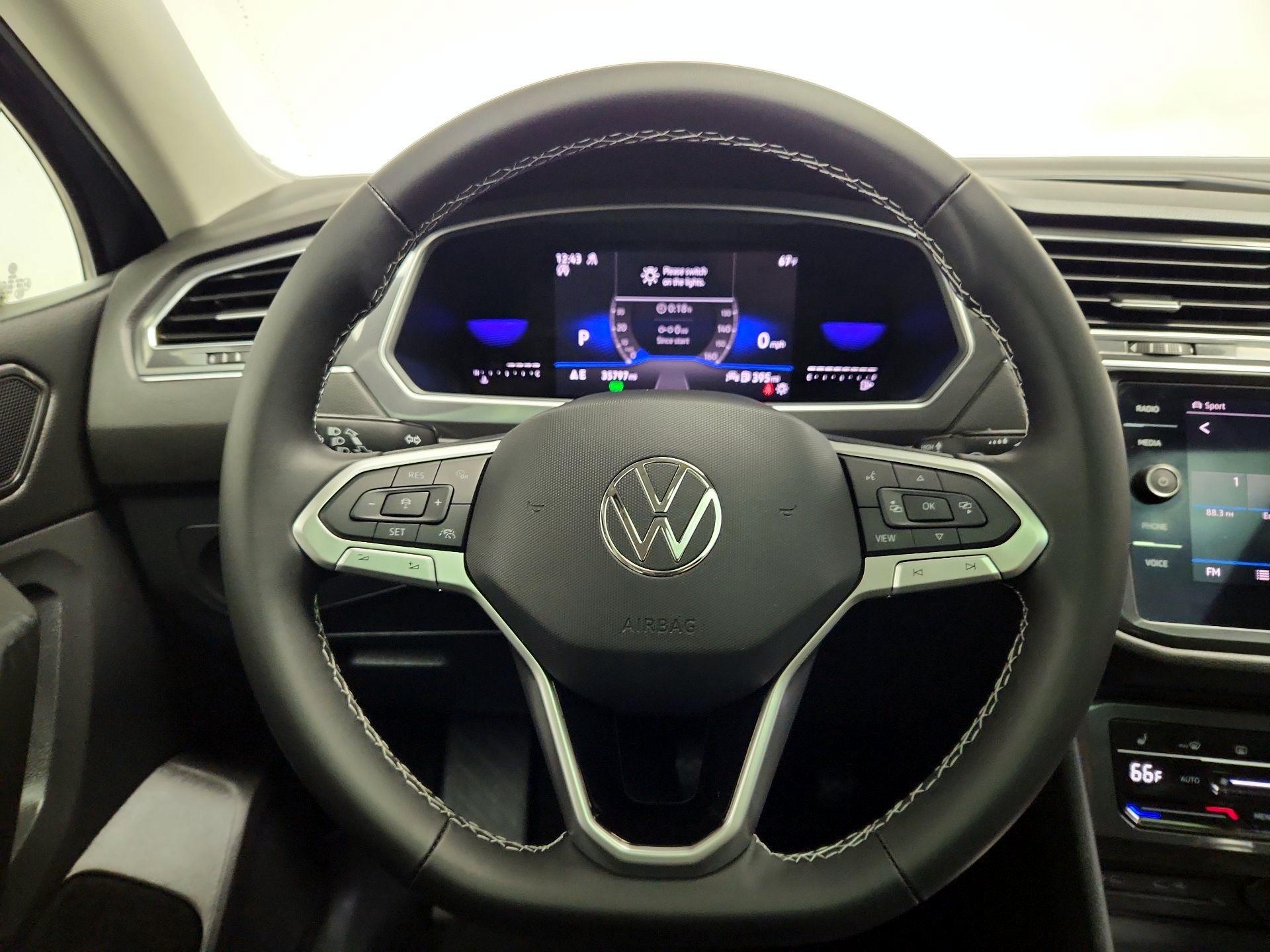 Thumbnail: 2022 Volkswagen Tiguan - 10