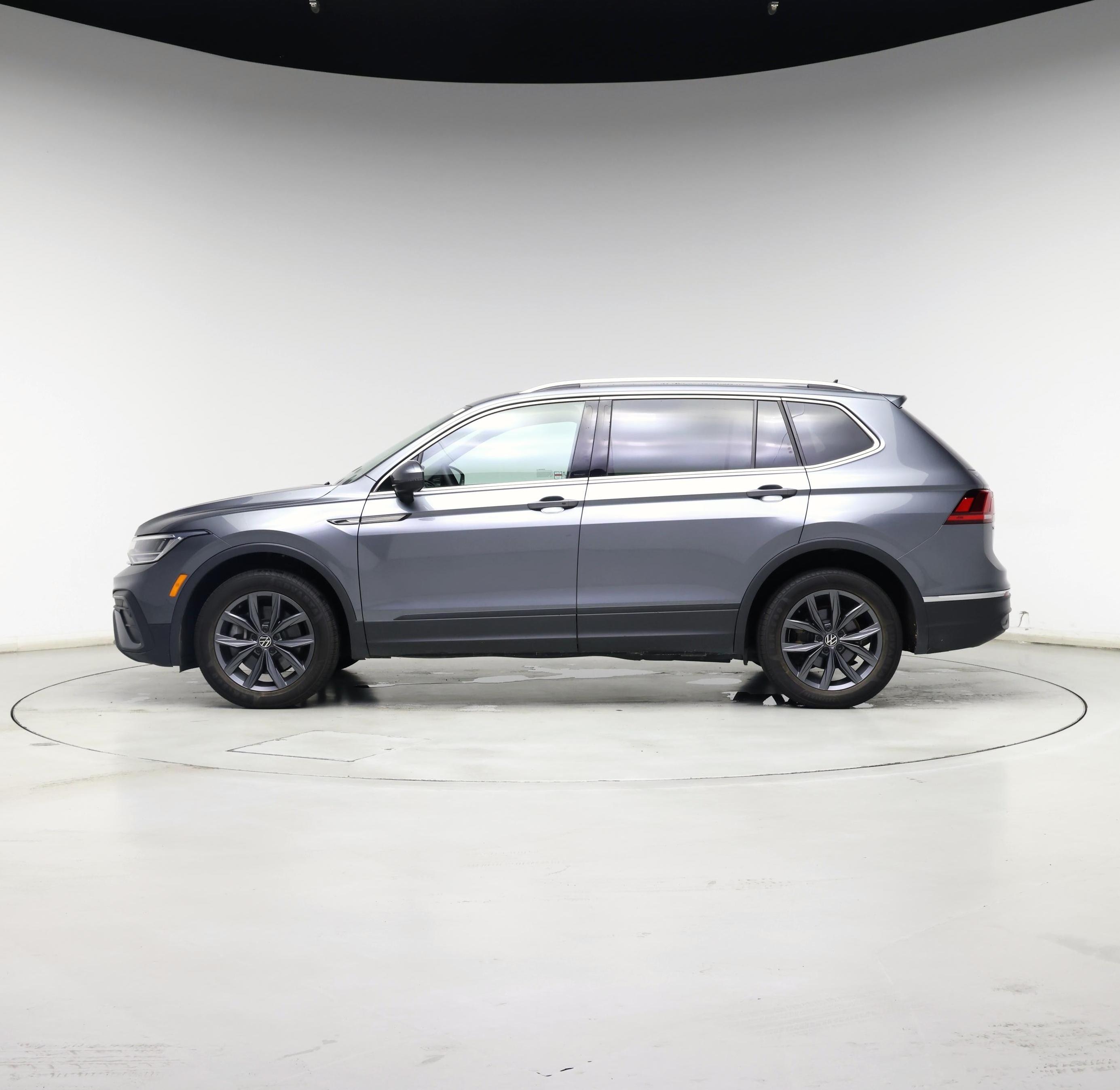 Thumbnail: 2022 Volkswagen Tiguan - 3