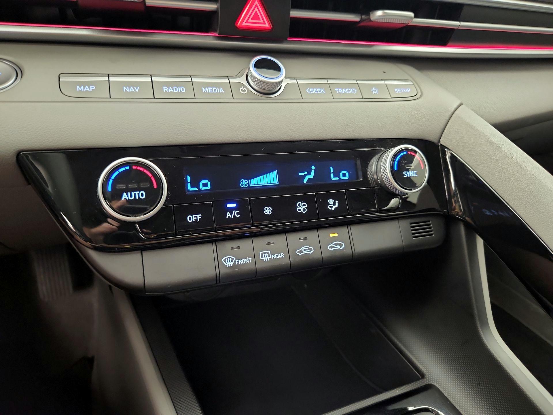 Thumbnail: 2024 Hyundai Elantra - 17