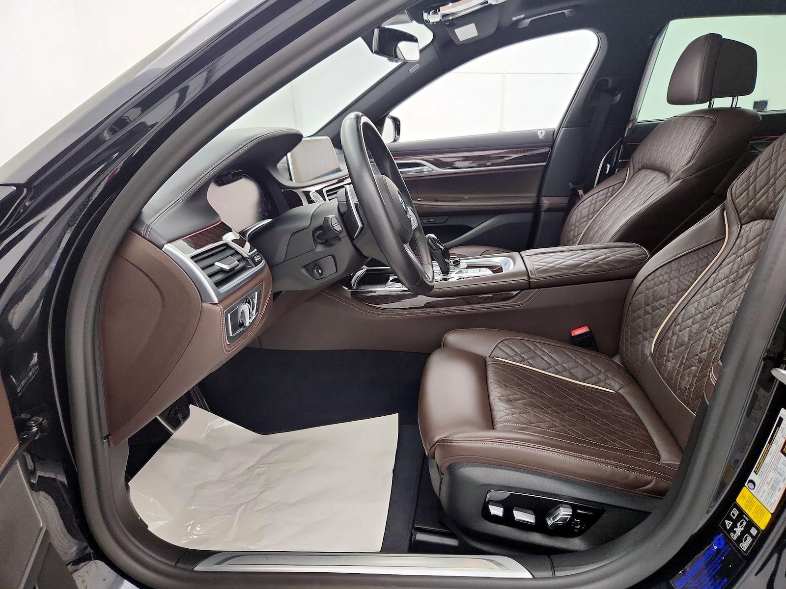2021 BMW 7 Series 750i - Photo 12