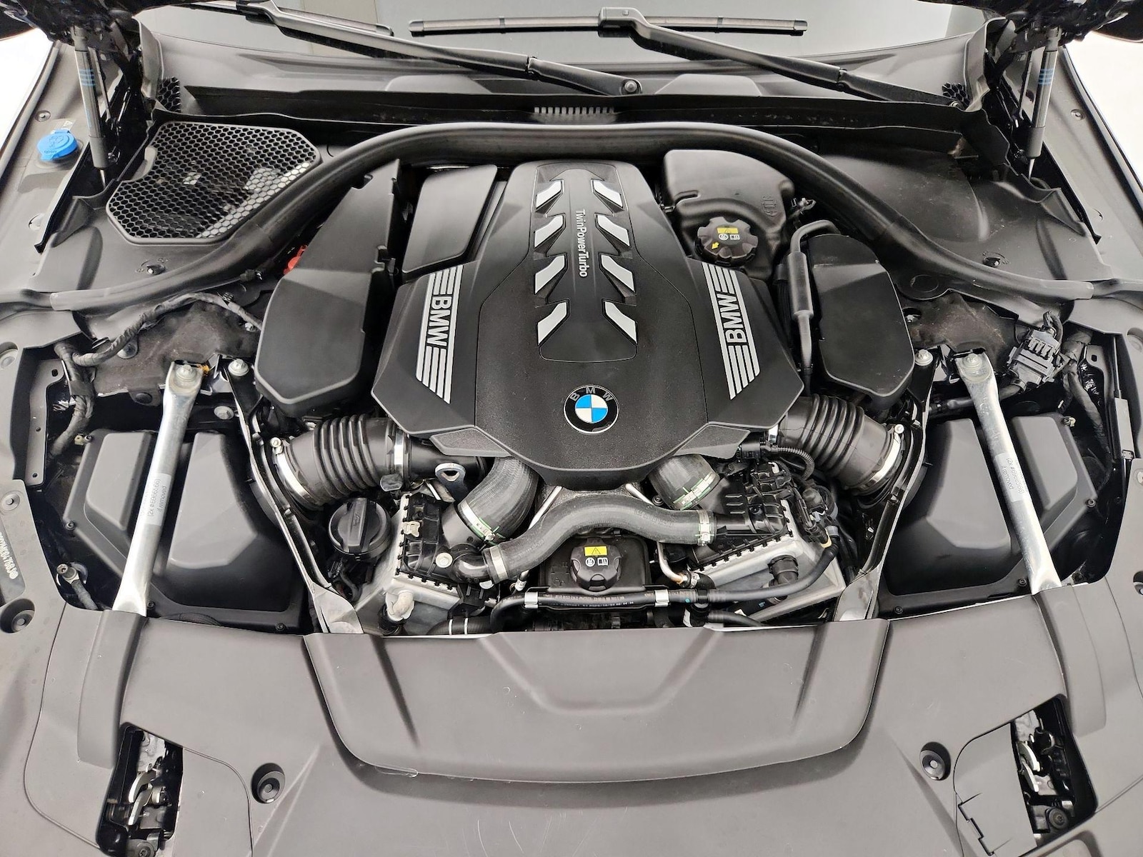 2021 BMW 7 Series 750i - Photo 24