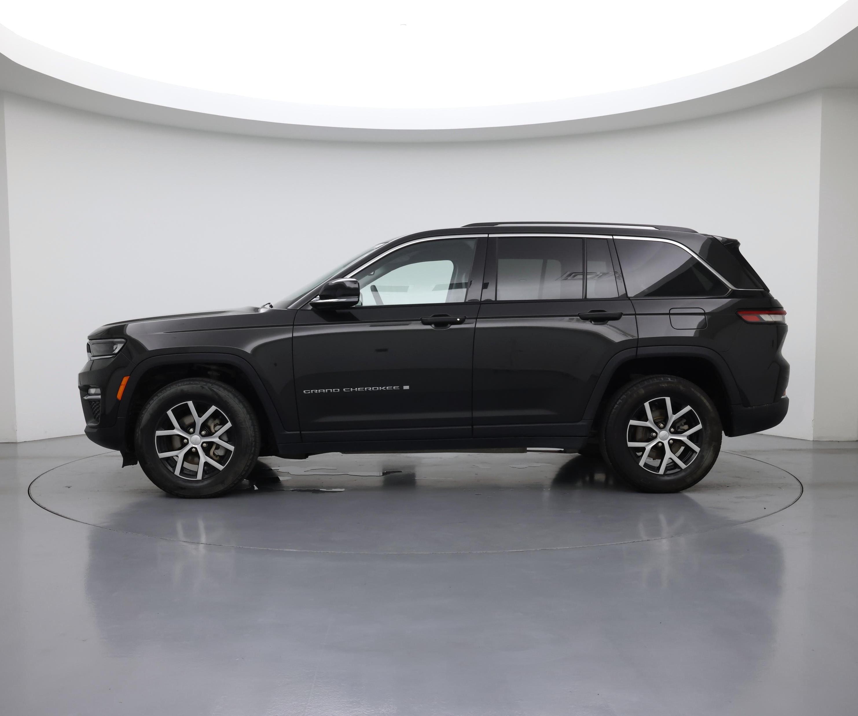Thumbnail: 2023 Jeep Grand Cherokee - 3